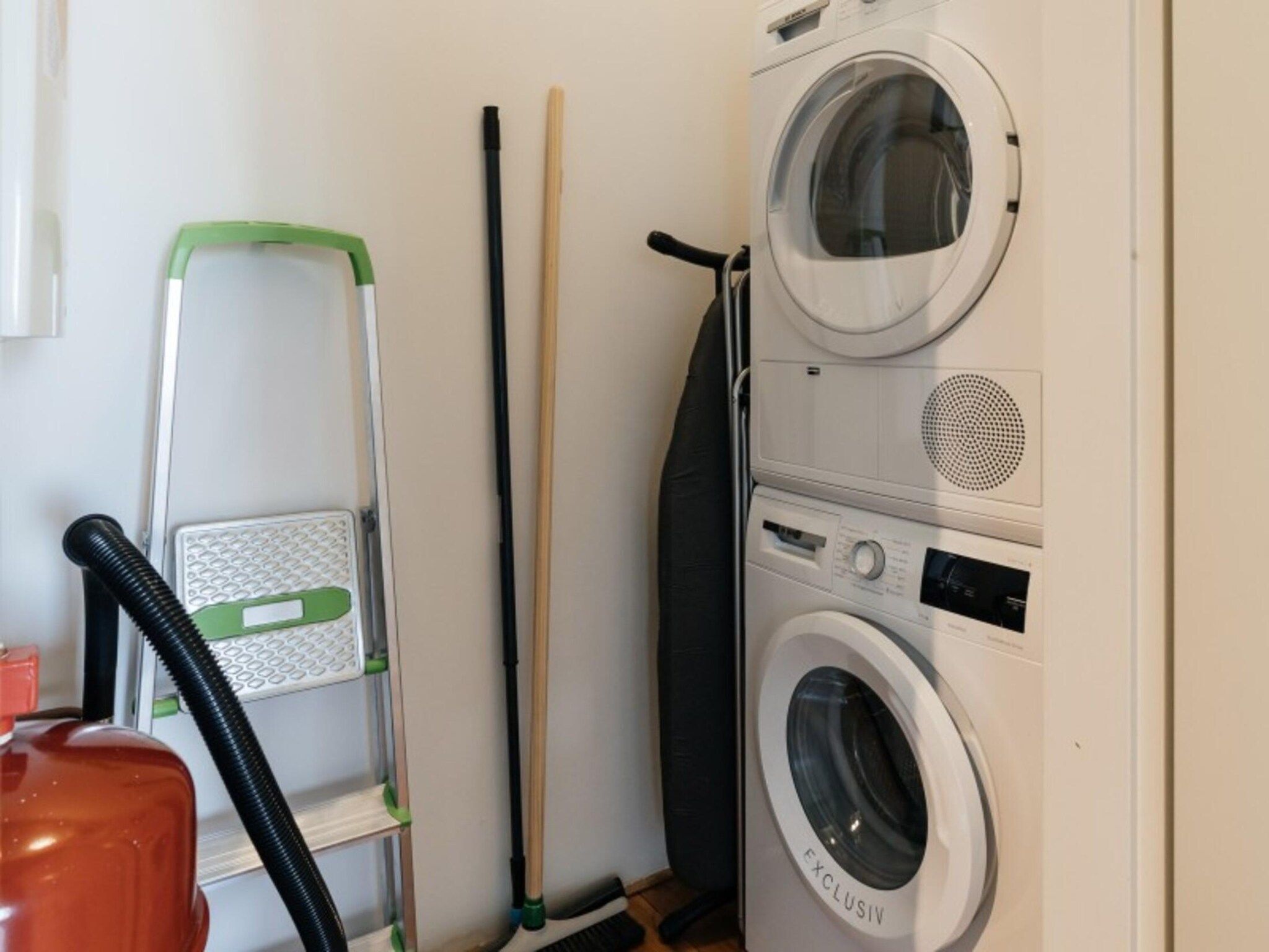 Voorzieningen bij Scheveningen Harbour 16 in Scheveningen