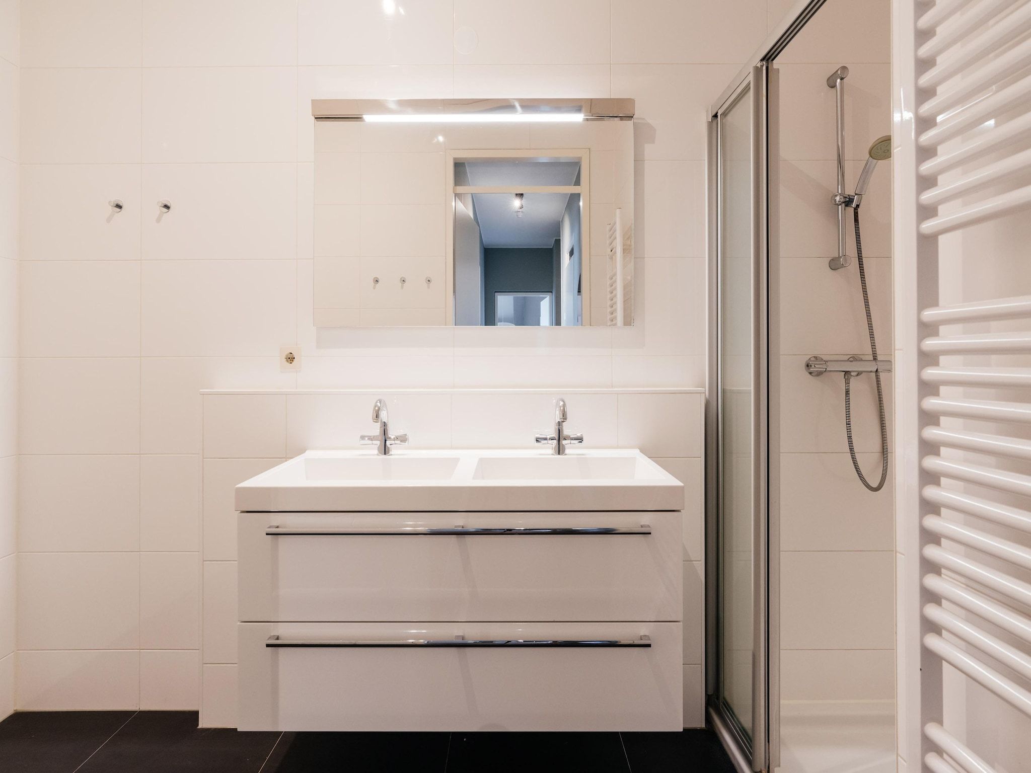 De badkamer van Scheveningen Harbour 18C in Scheveningen