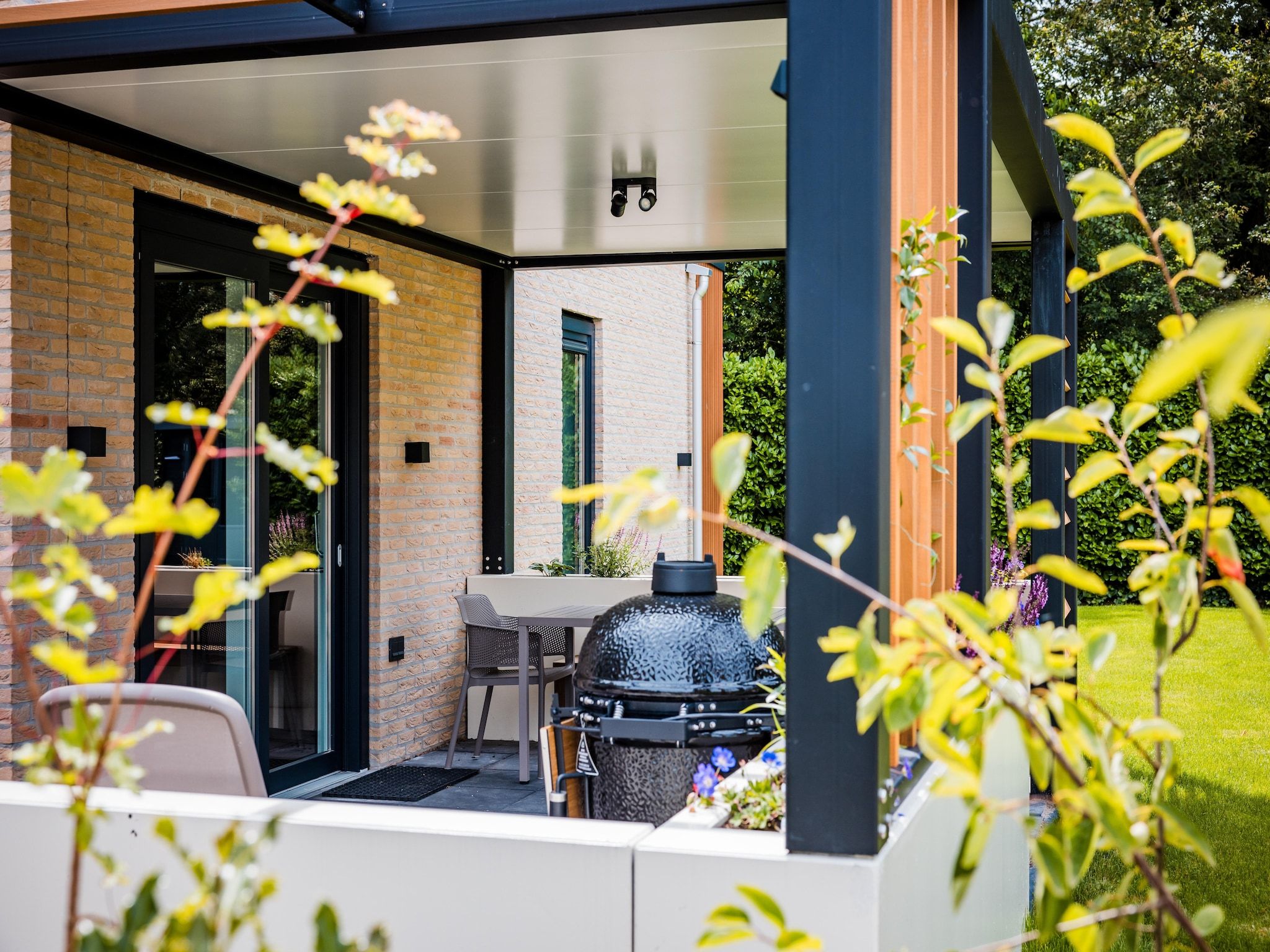 De tuin van Dwergarend 17-19 in Voorthuizen