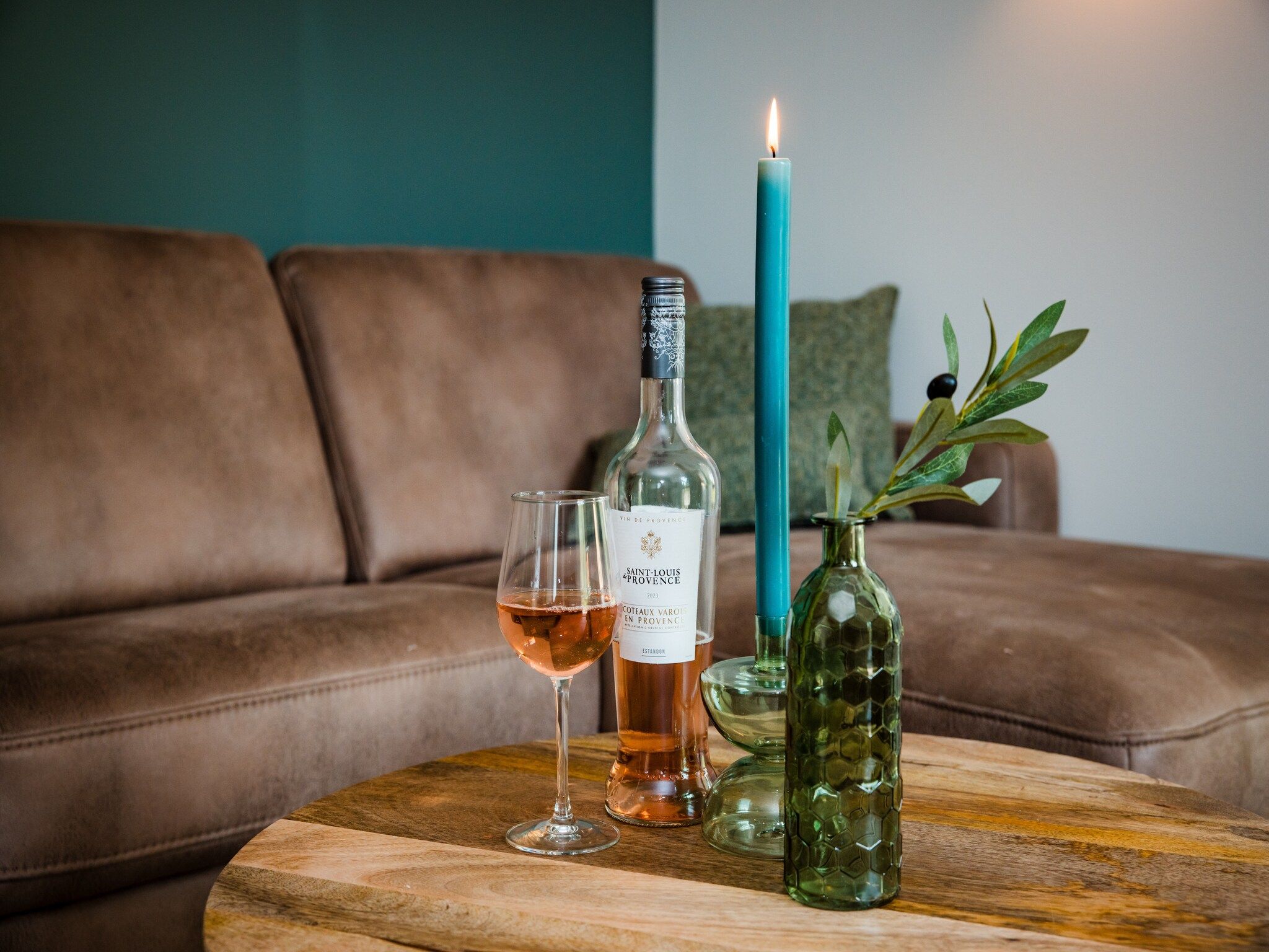 De woonkamer van Dwergarend 17-19 in Voorthuizen