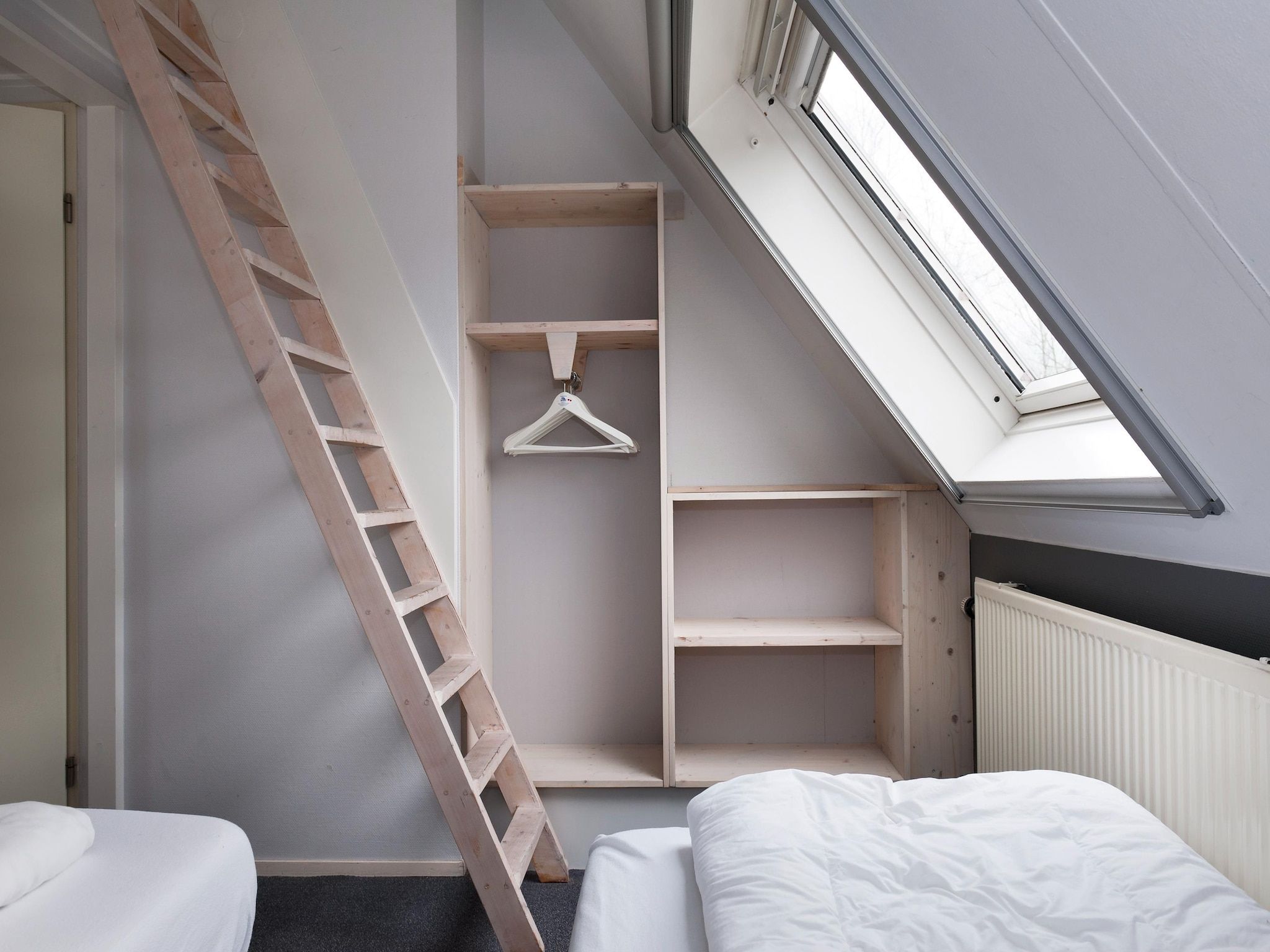 Een slaapkamer van Grand Tolve Wellness de luxe met sauna buitenspa & sloep in Earnewald