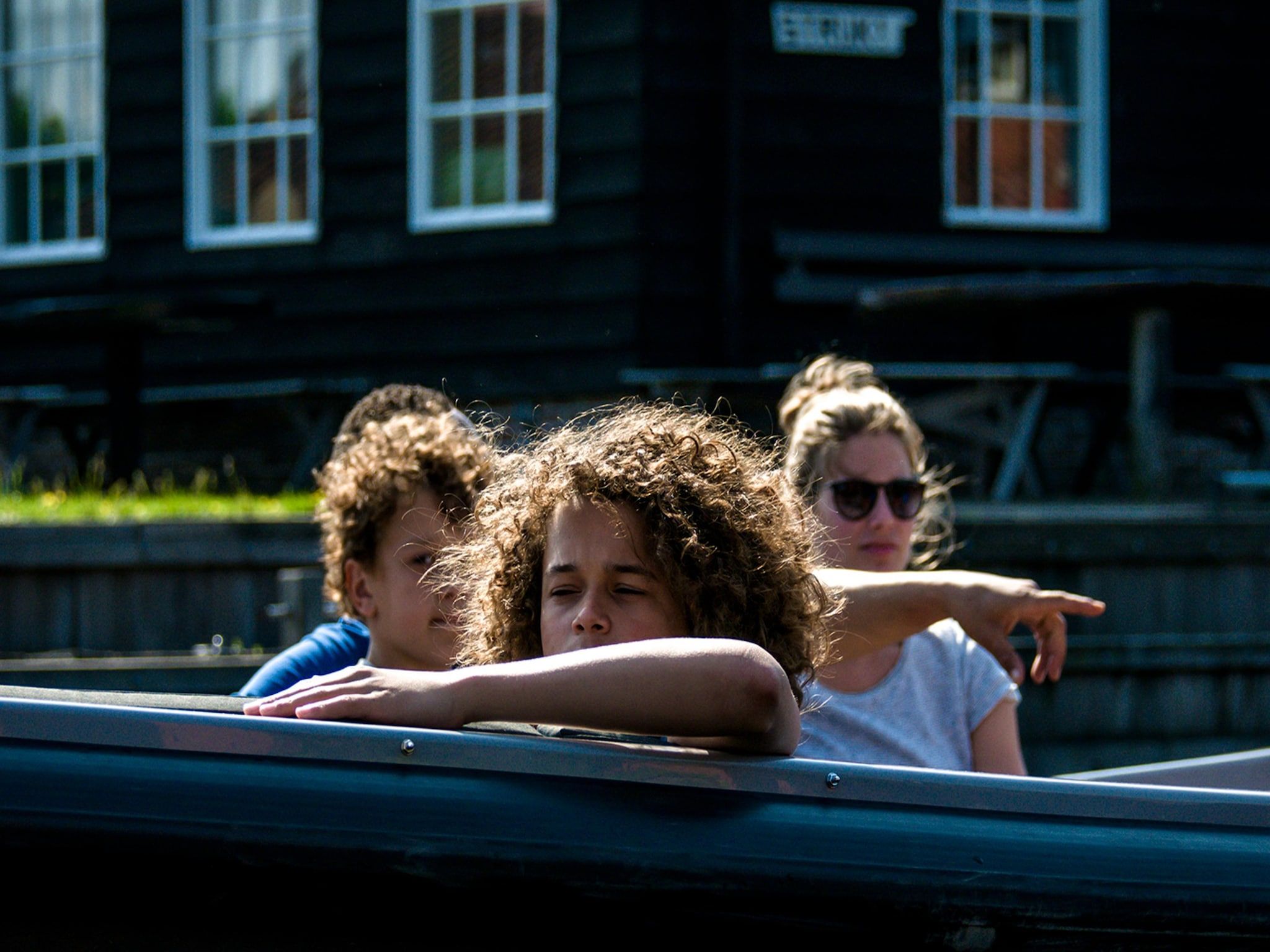 Voorzieningen bij Grand Tolve Wellness de luxe met sauna buitenspa & sloep in Earnewald