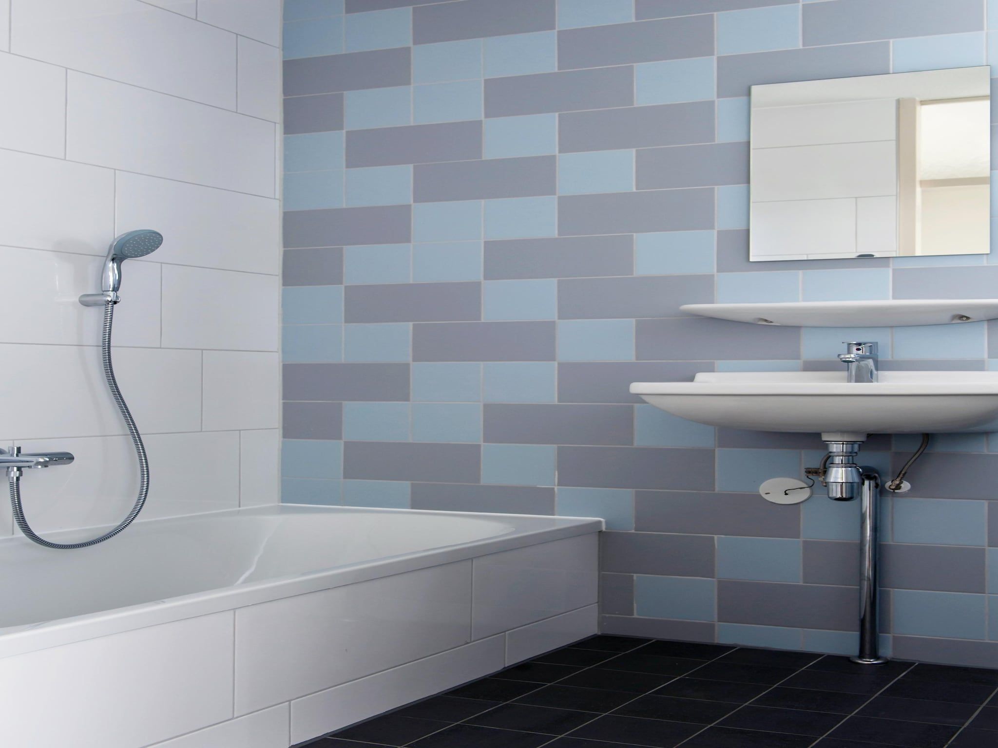 De badkamer van Fisker Wellness de Luxe VIP met sloep en buitenspa / 6 pers in Earnewald