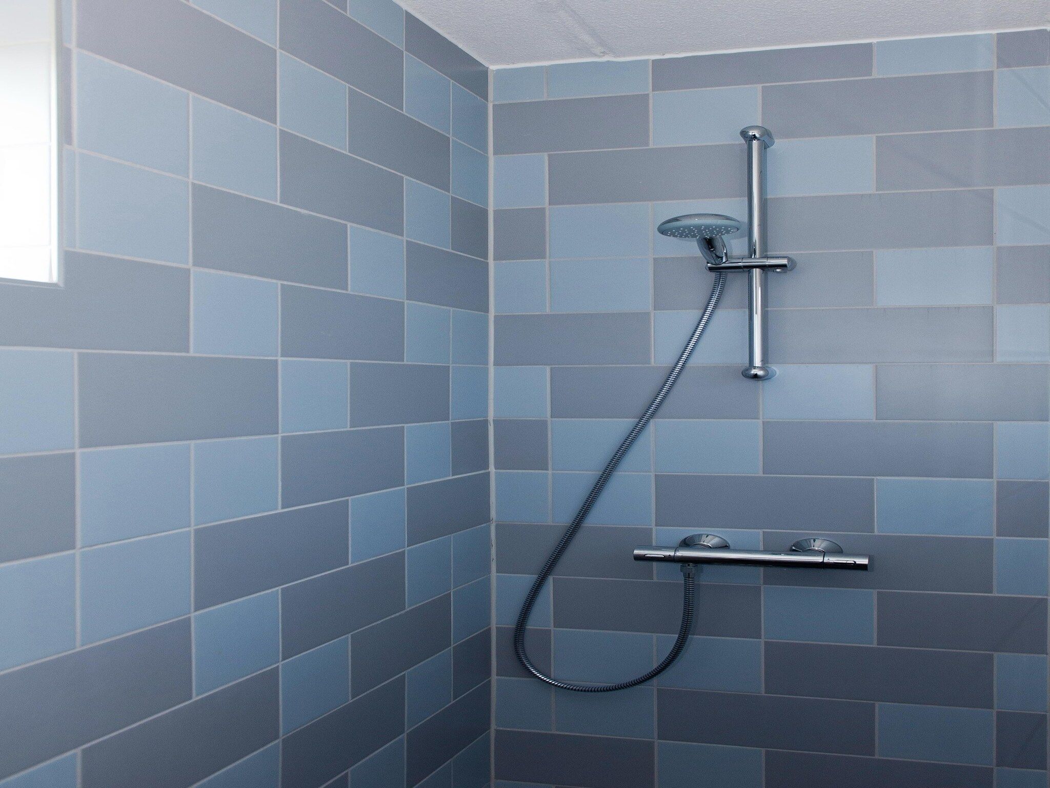 De badkamer van Fisker Wellness de Luxe VIP met sloep en buitenspa / 6 pers in Earnewald