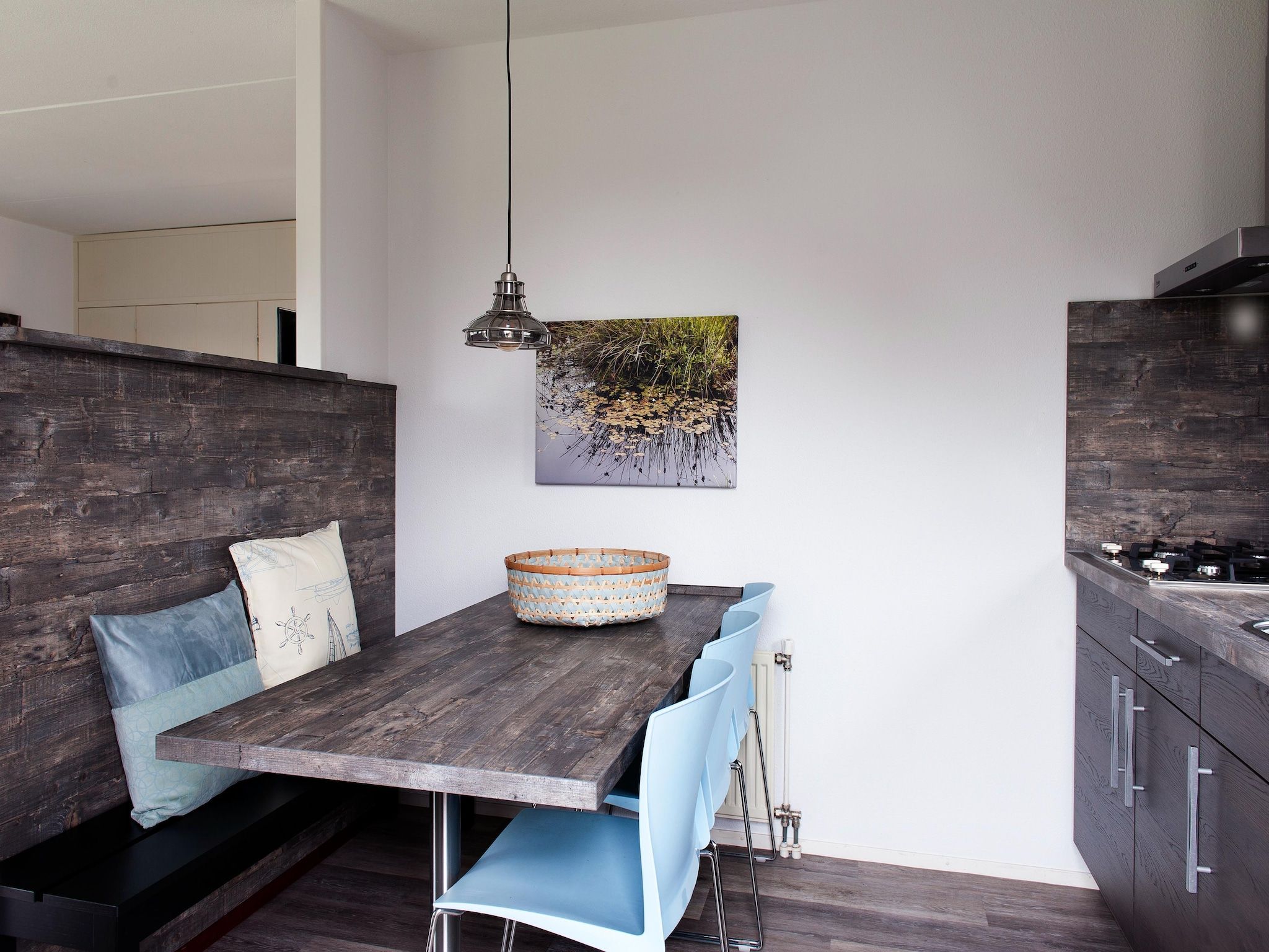 De keuken van Tobke Wellness de luxe VIP met sauna met buitenspa in Earnewald