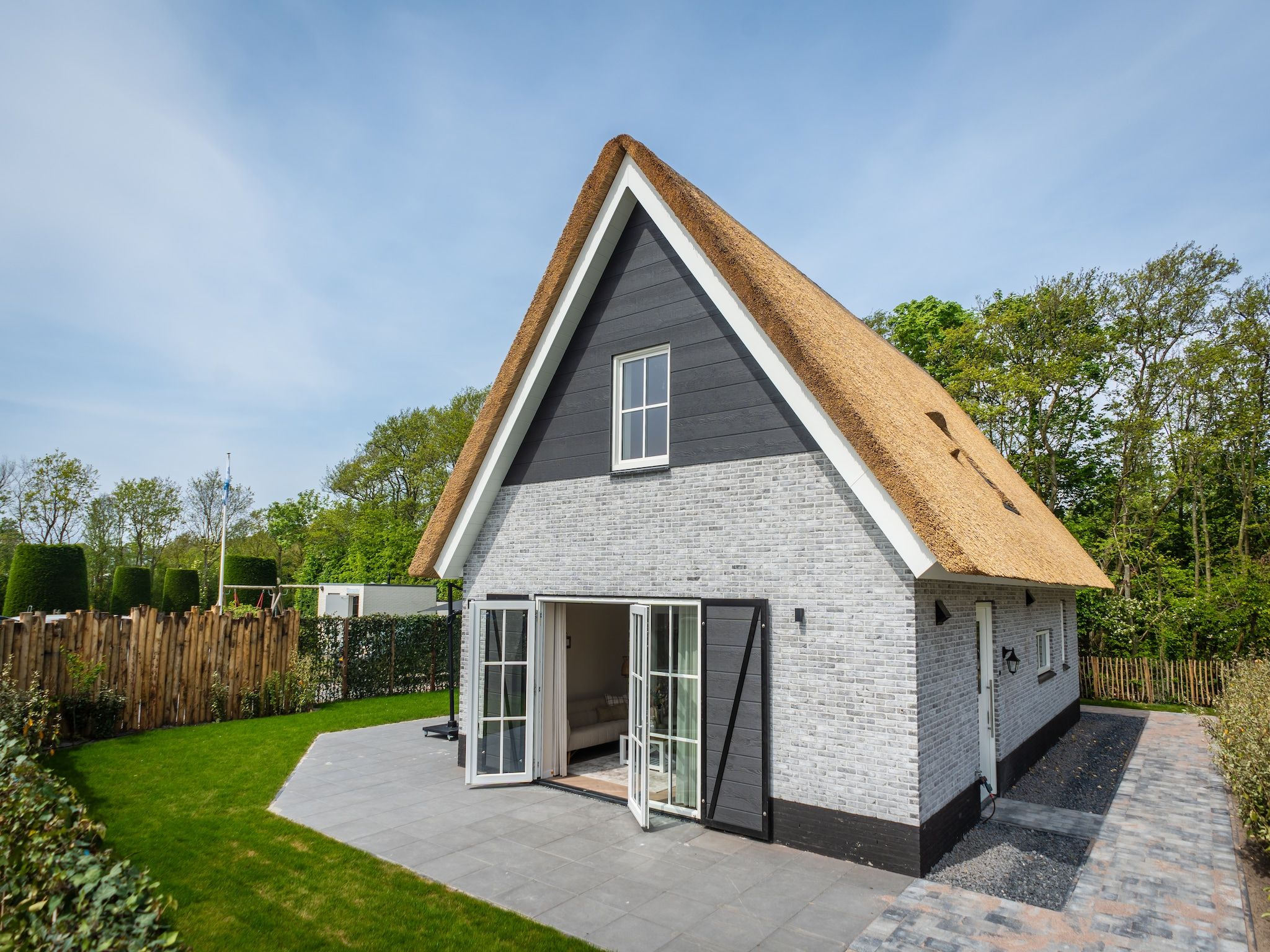 De buitenkant van So What 25b in De Koog