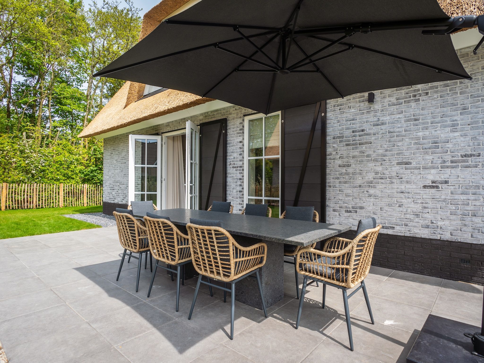 Het terras van So What 33A in De Koog