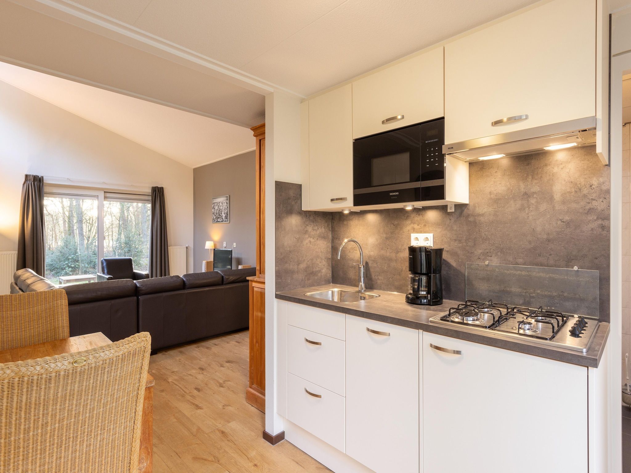 De keuken van Vakantiepark de Berkenhorst 16 in Kootwijk