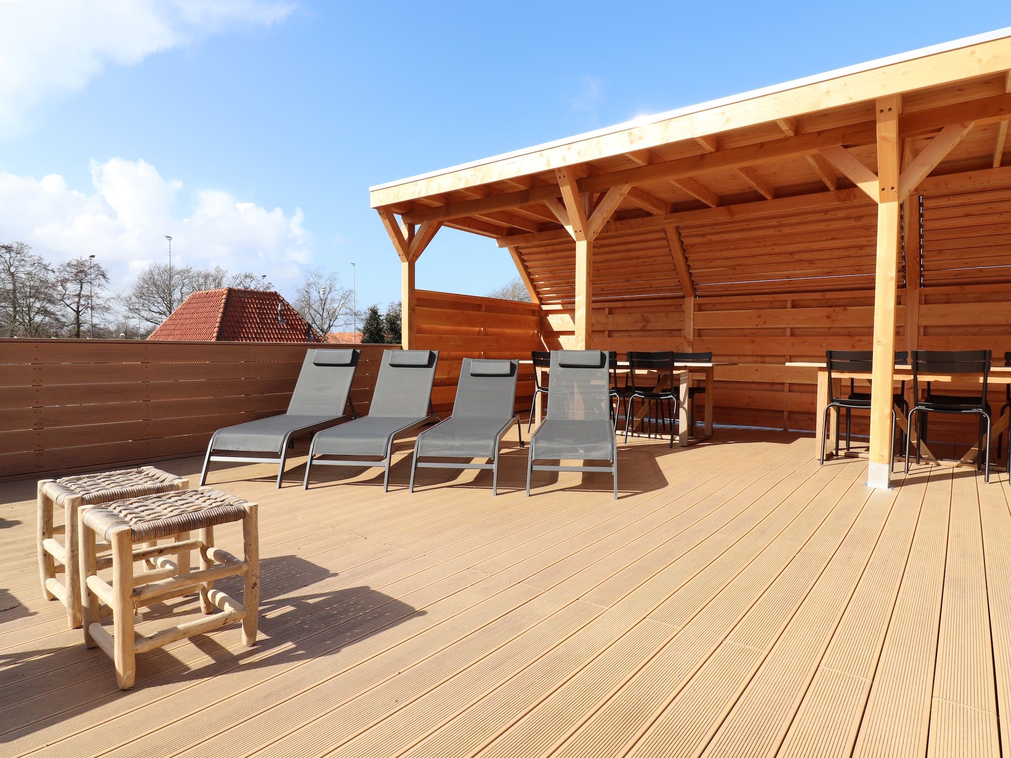 Het terras van Loft Loopuyt in Julianadorp