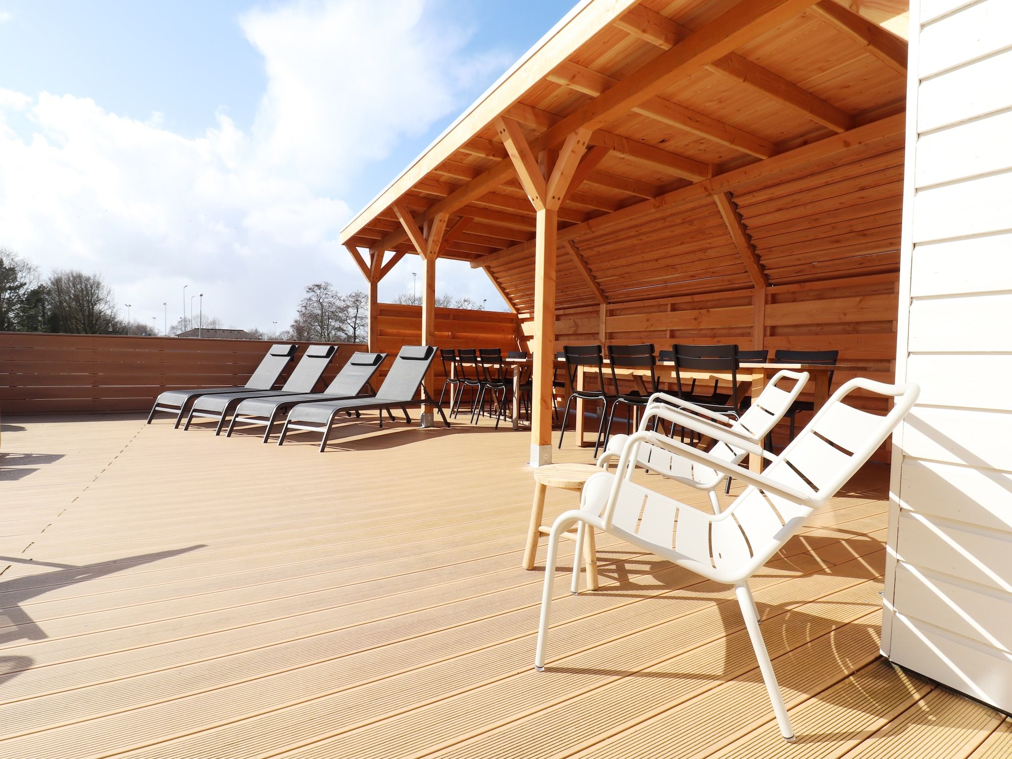 Het terras van Loft Loopuyt in Julianadorp