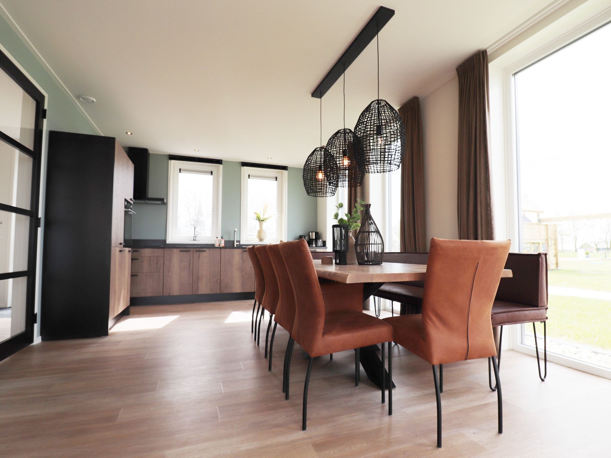 De eetkamer van Friese villa in Leons