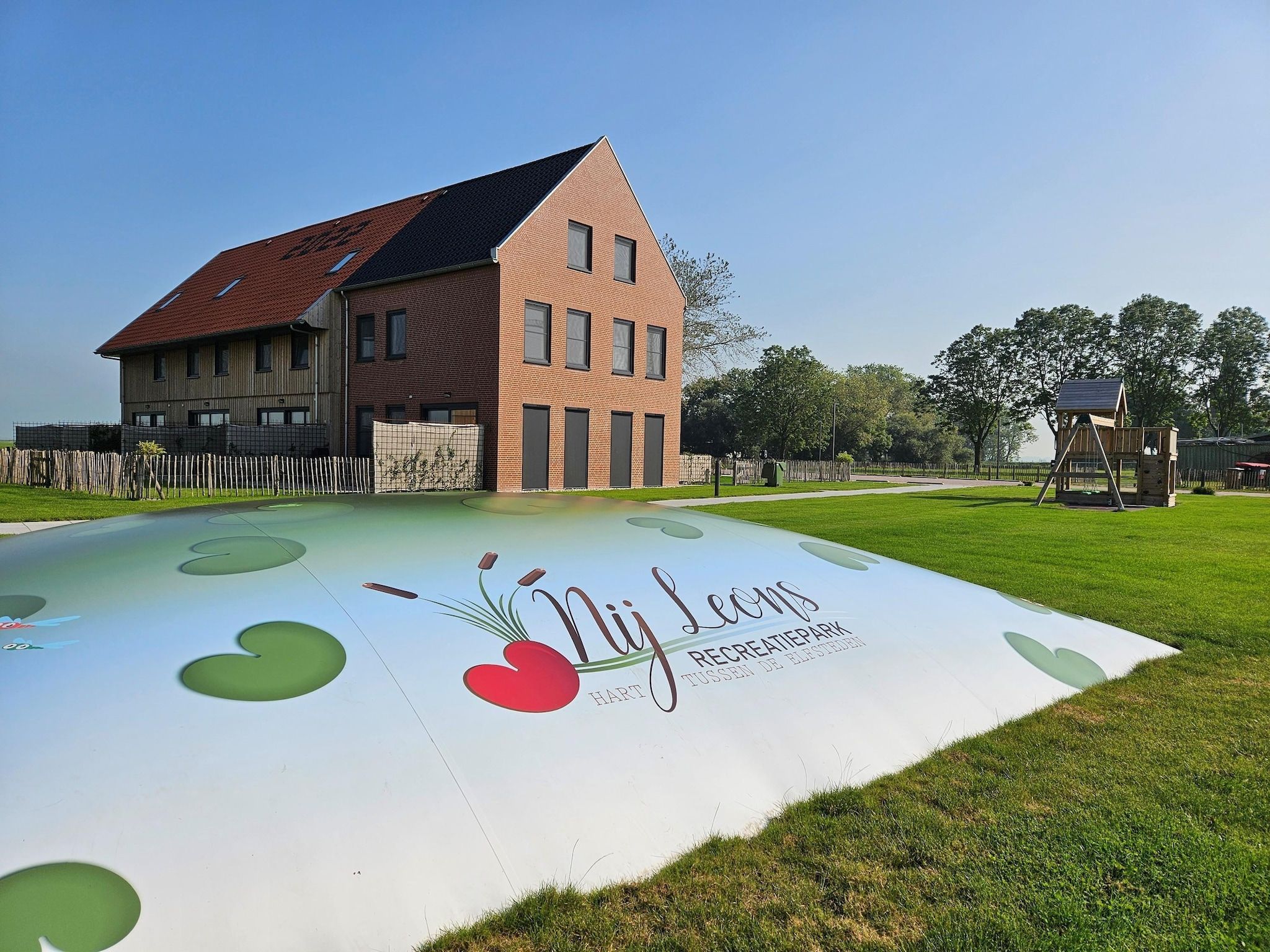 Voorzieningen bij Friese villa in Leons