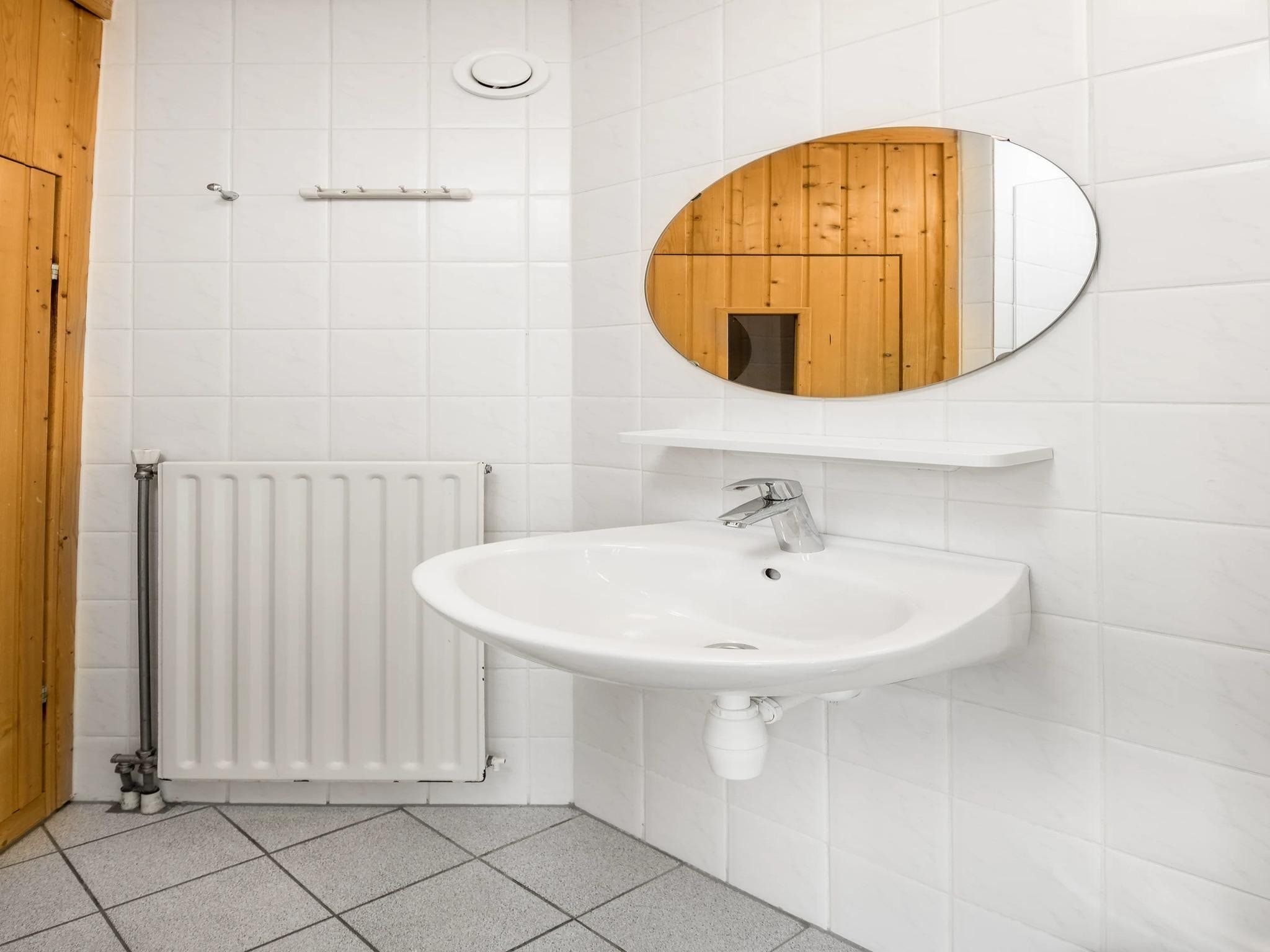 De badkamer van Vakantiepark Zeeland Village 5 in Scharendijke