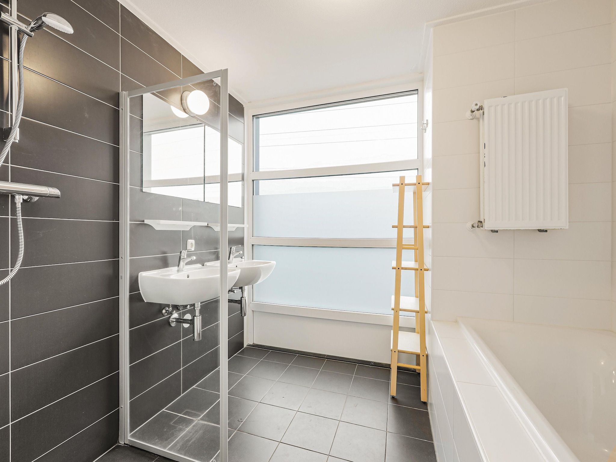 De badkamer van Waterpark De Bloemert 2 in Midlaren