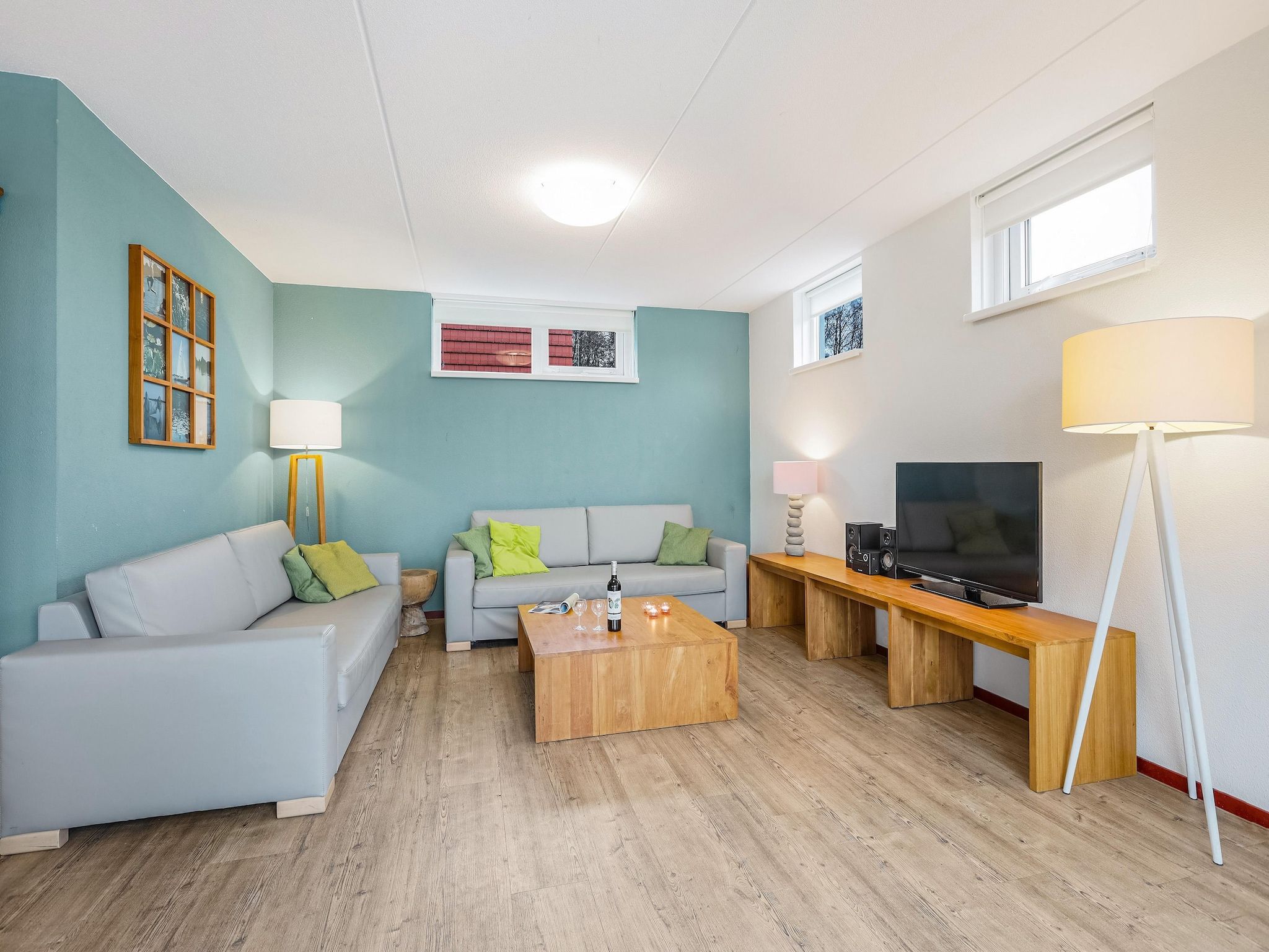 De woonkamer van Waterpark De Bloemert 2 in Midlaren
