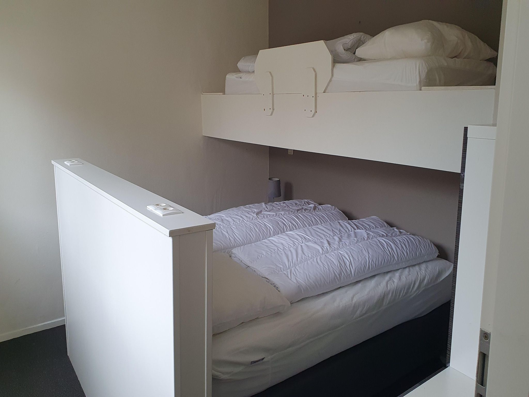 Een slaapkamer van 18 pers Ellersinghuis wellness met houtgestookte hottub in Vlagtwedde