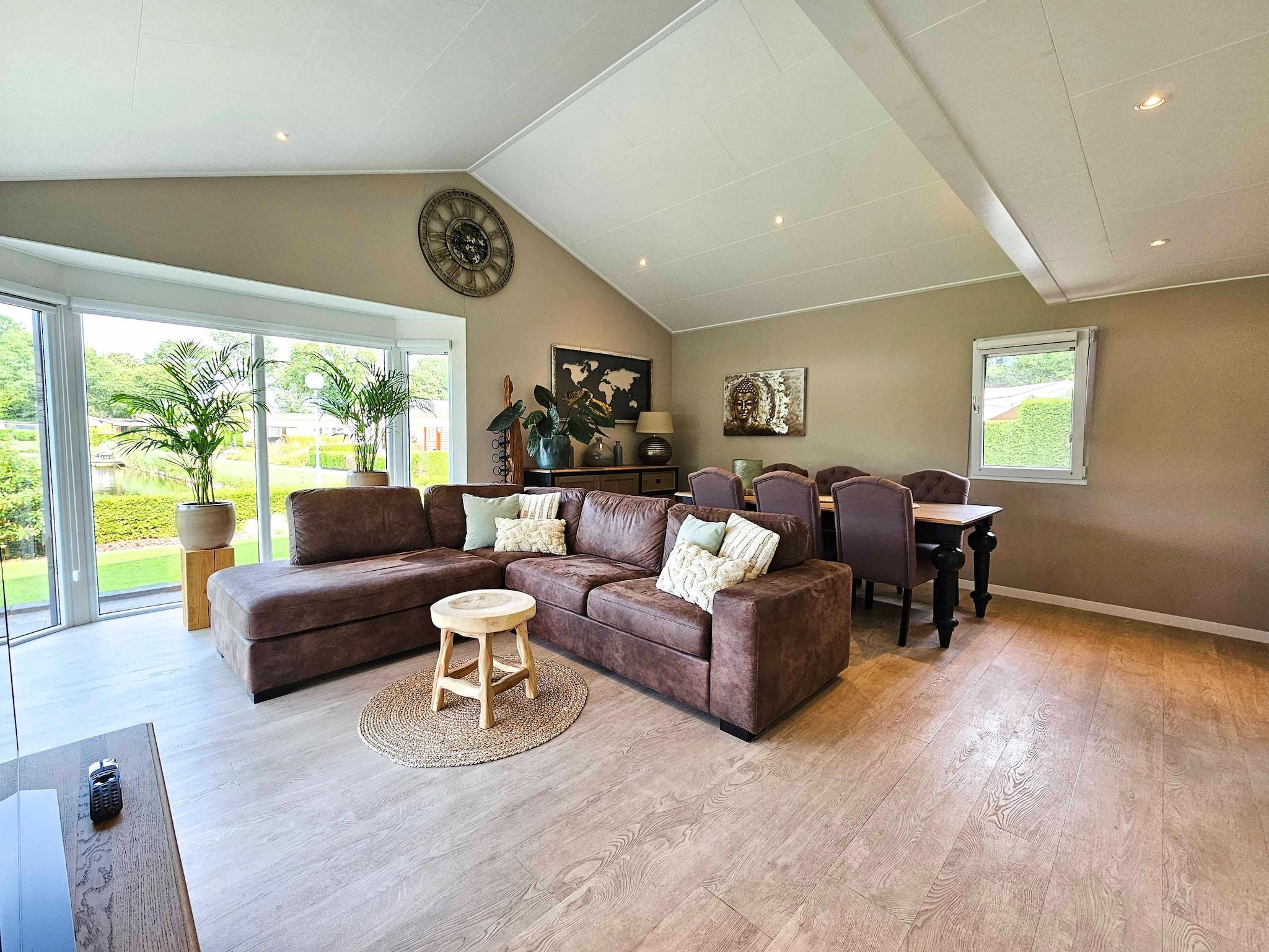 De woonkamer van Kieftveen 18-535 Bamboo house in Voorthuizen