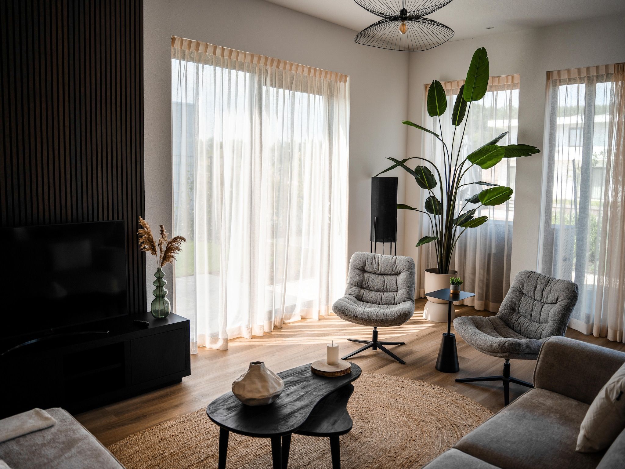 De woonkamer van Villa Mamolesco 360 in Zeewolde