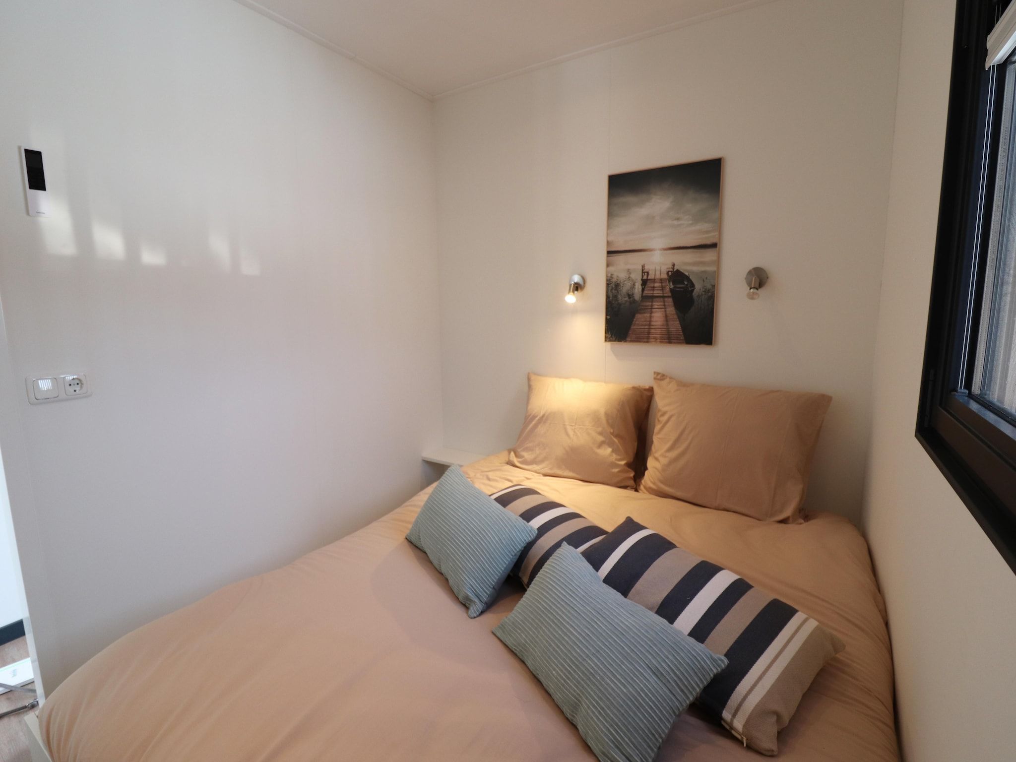 Een slaapkamer van Houseboat Refugio in Lemmer