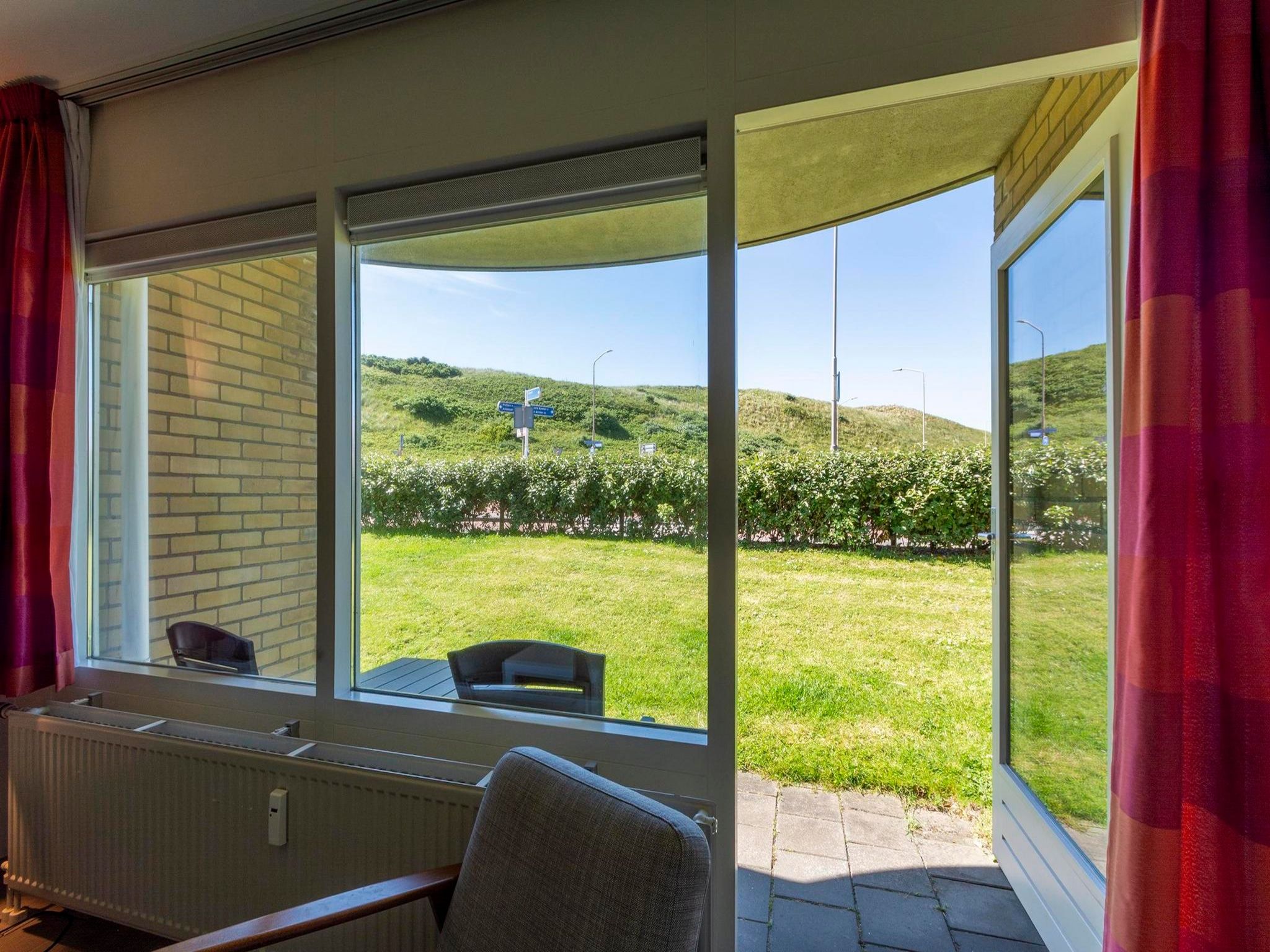 Het terras van Beach Appartement 08 in Callantsoog