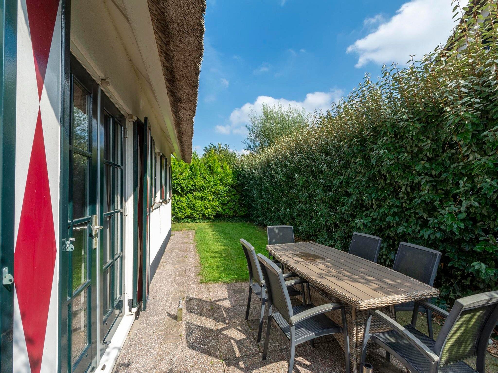 Het terras van De Buitenplaats 100 in Callantsoog