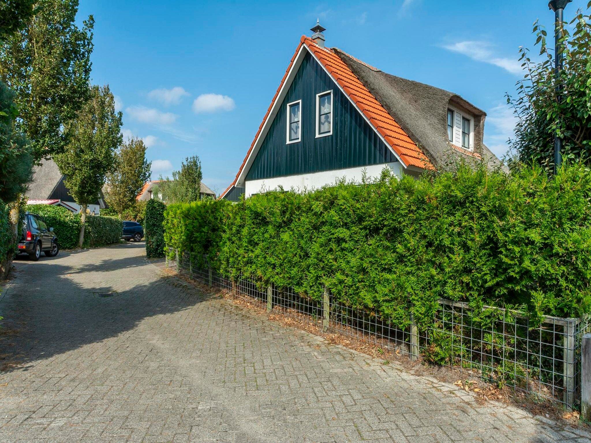 De buitenkant van De Buitenplaats 100 in Callantsoog