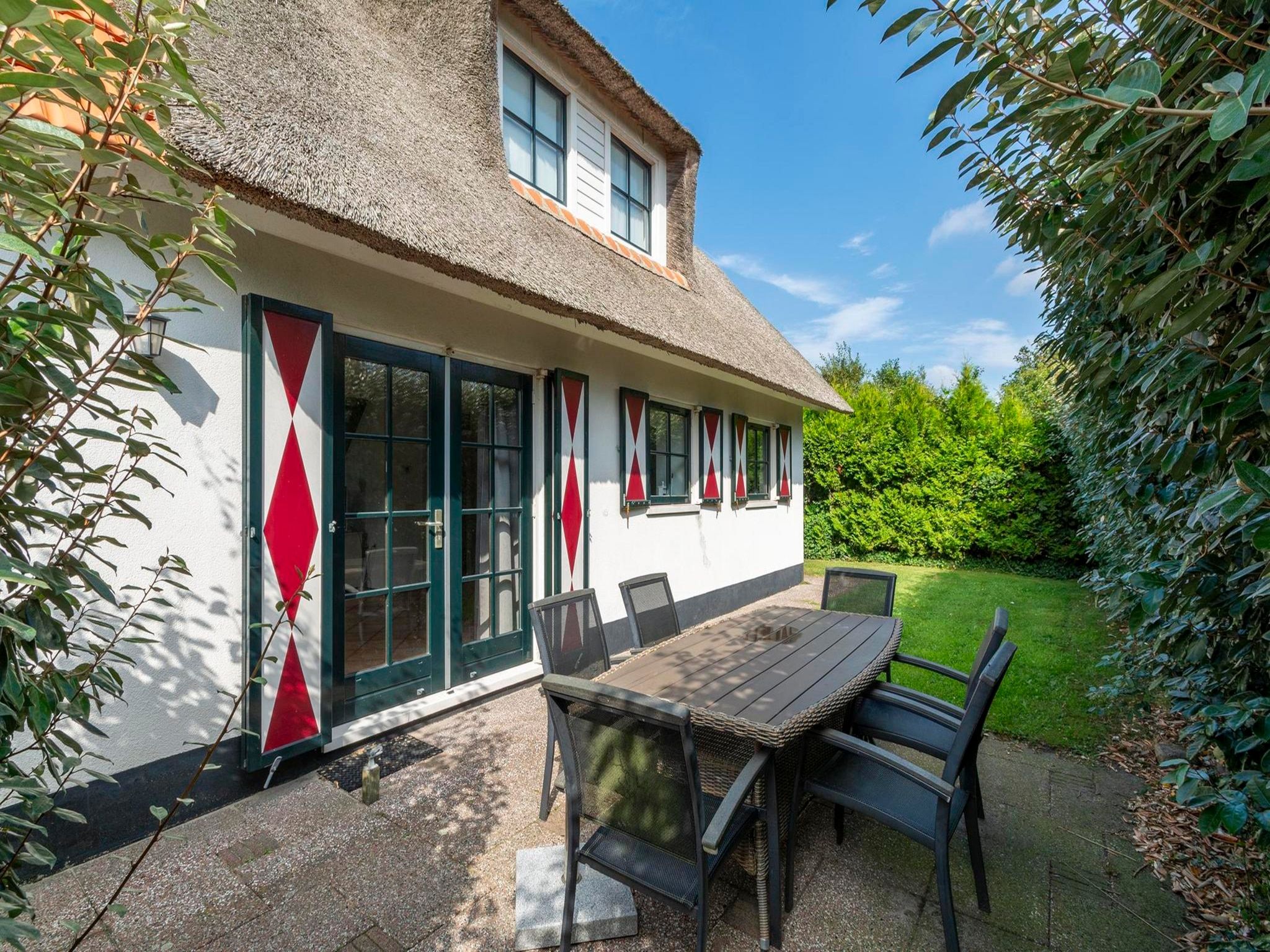 Het terras van De Buitenplaats 100 in Callantsoog