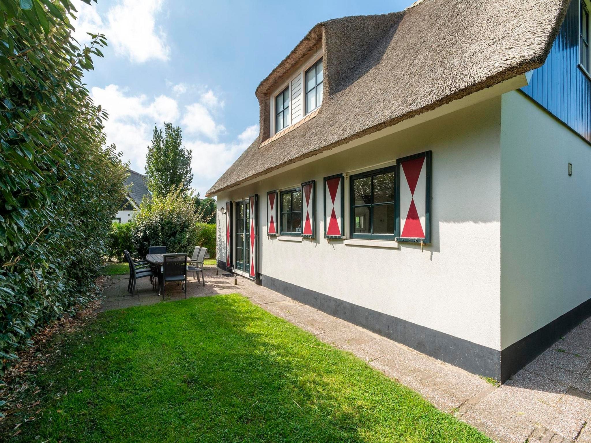 De buitenkant van De Buitenplaats 100 in Callantsoog