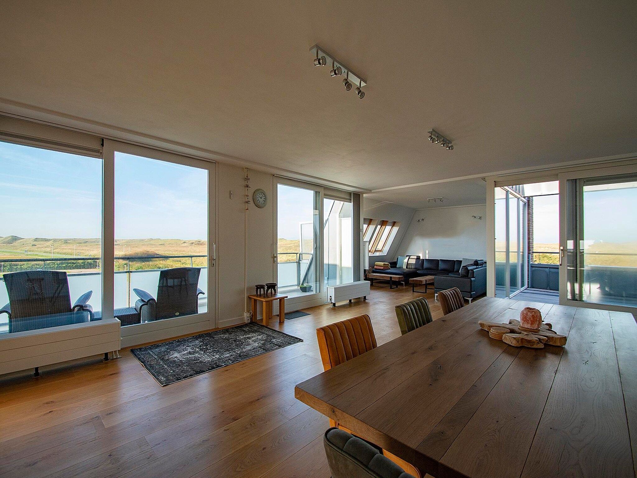 De eetkamer van Duinerei C301/C302 in Groote Keeten