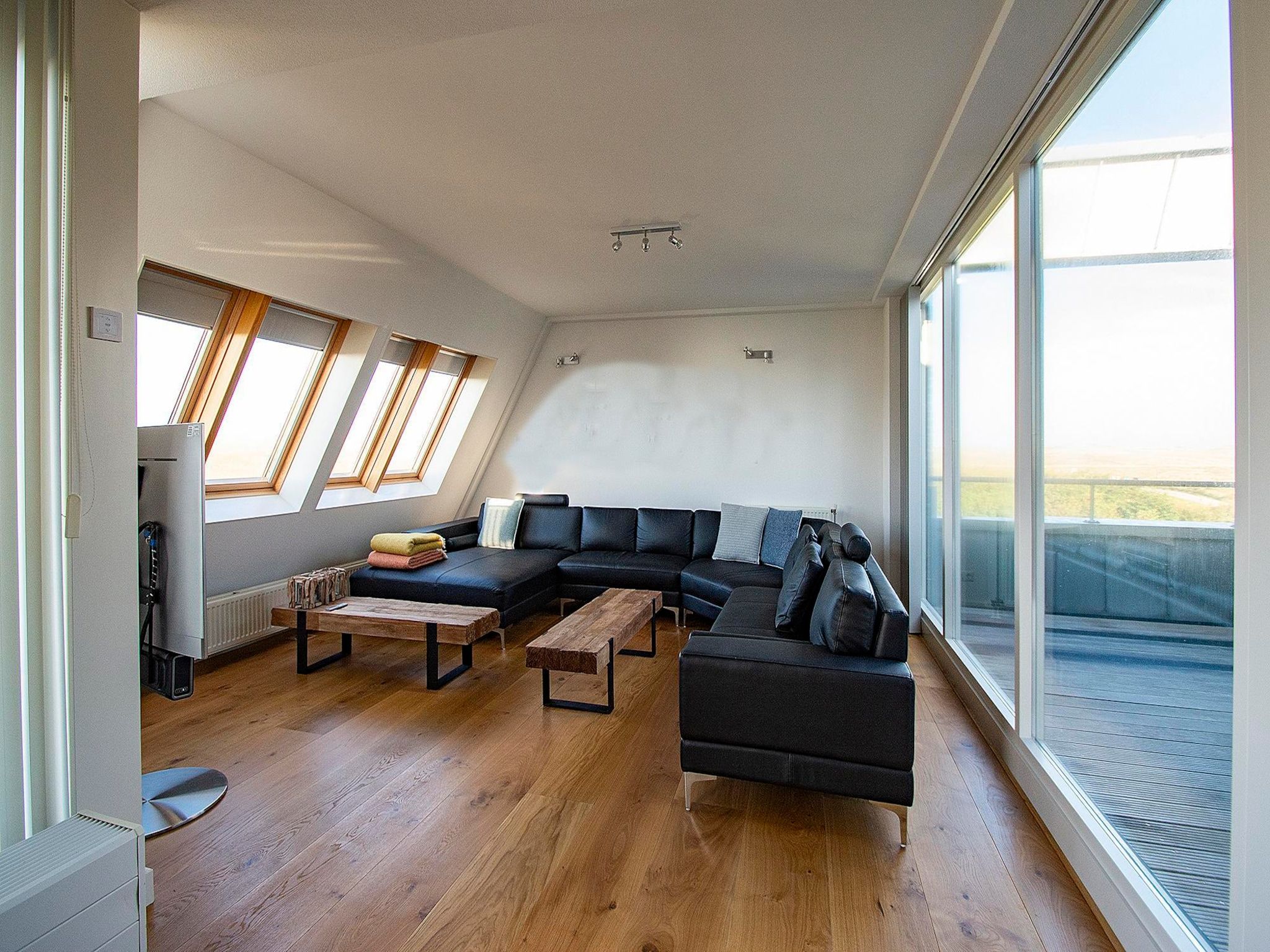 De woonkamer van Duinerei C301/C302 in Groote Keeten