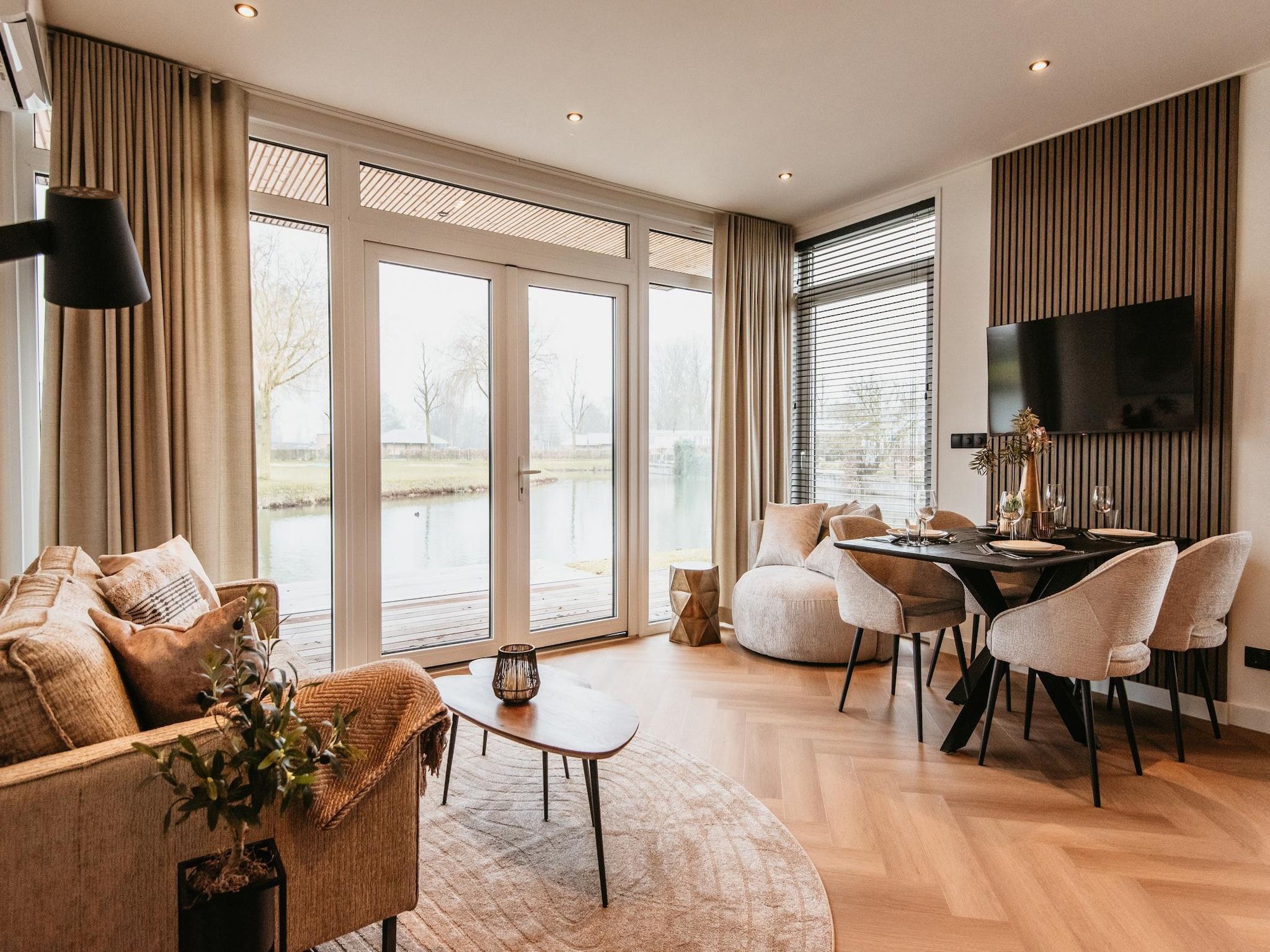 De woonkamer van Chalet aan het Water - Betuwse Hofjes - 4P in Kesteren