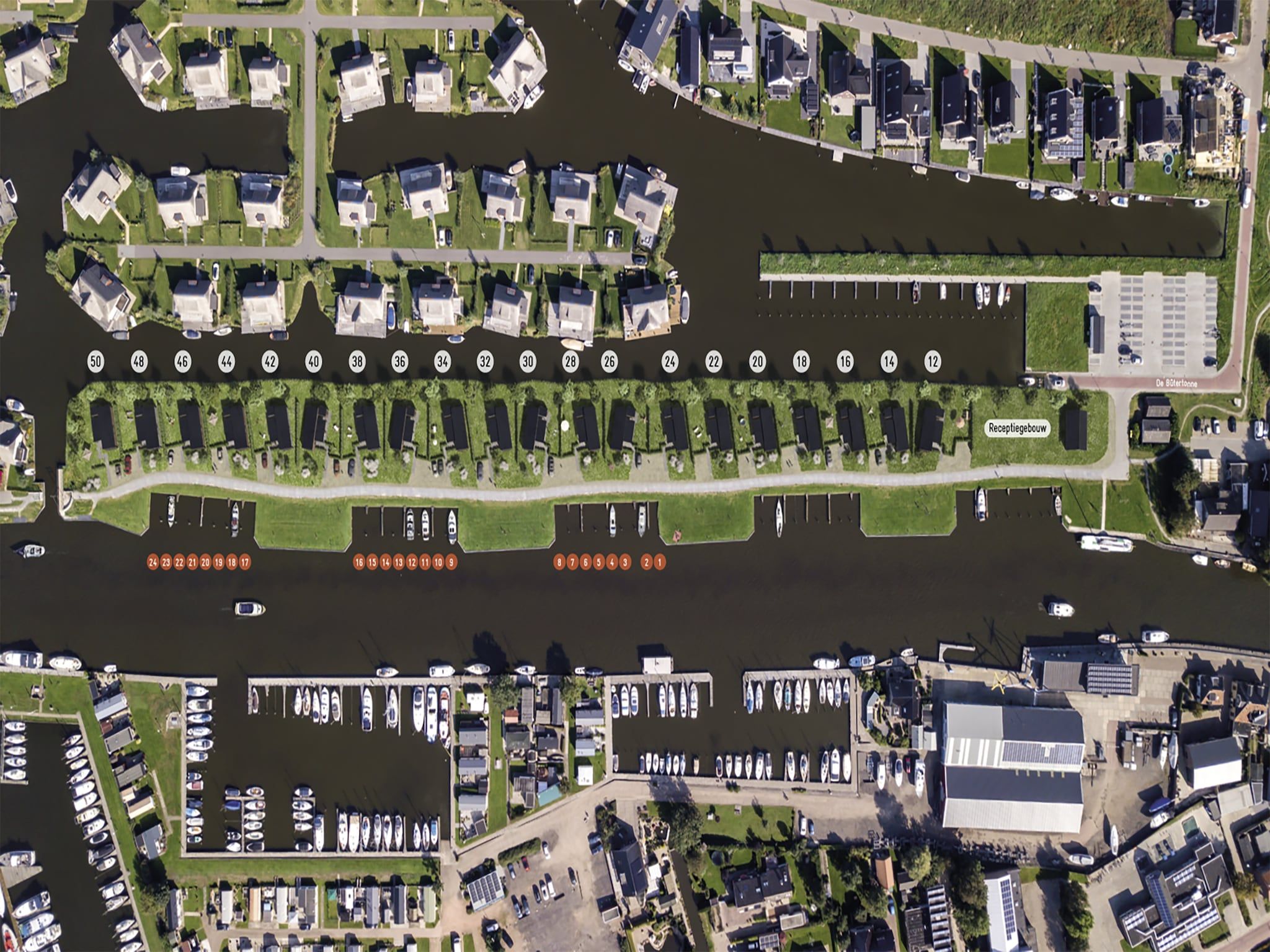 Parkfaciliteiten bij Docklodge 12 in Delfstrahuizen