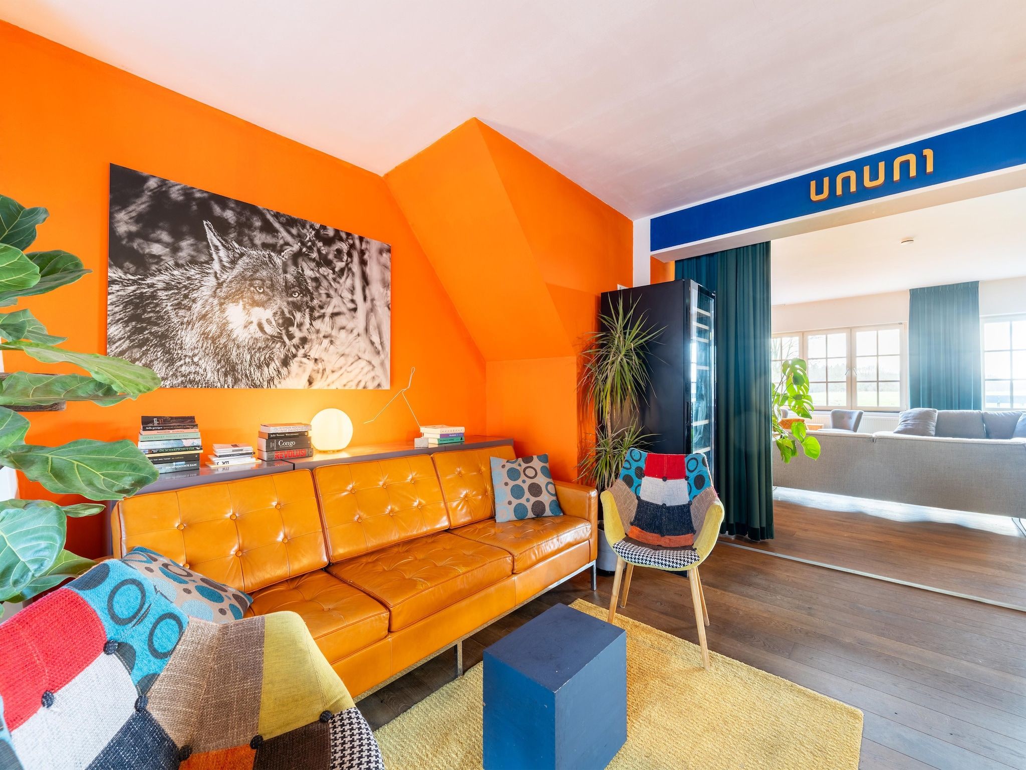 De woonkamer van Landhuis Hezenes in Diever