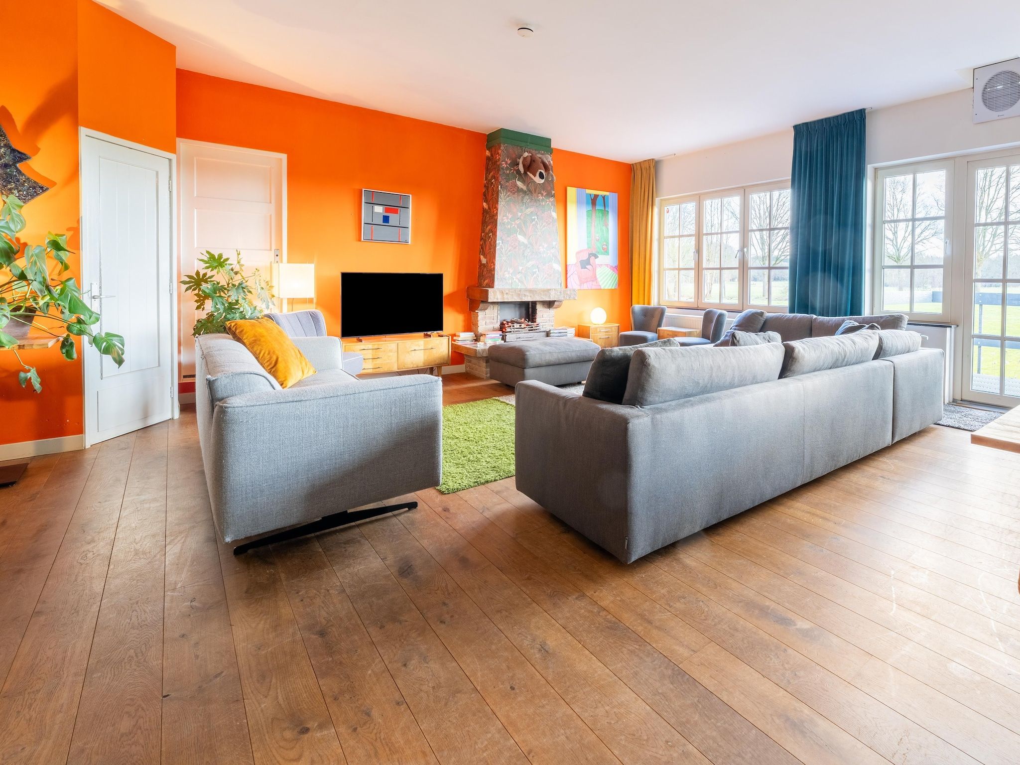 De woonkamer van Landhuis Hezenes in Diever