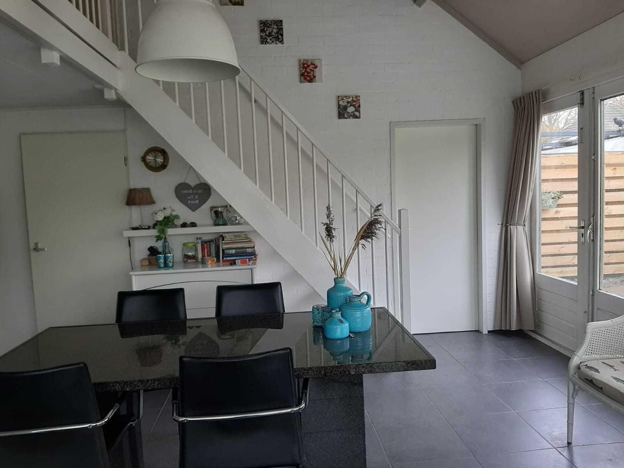 De eetkamer van Schoneveld 121 Duinroos Breskens in Breskens