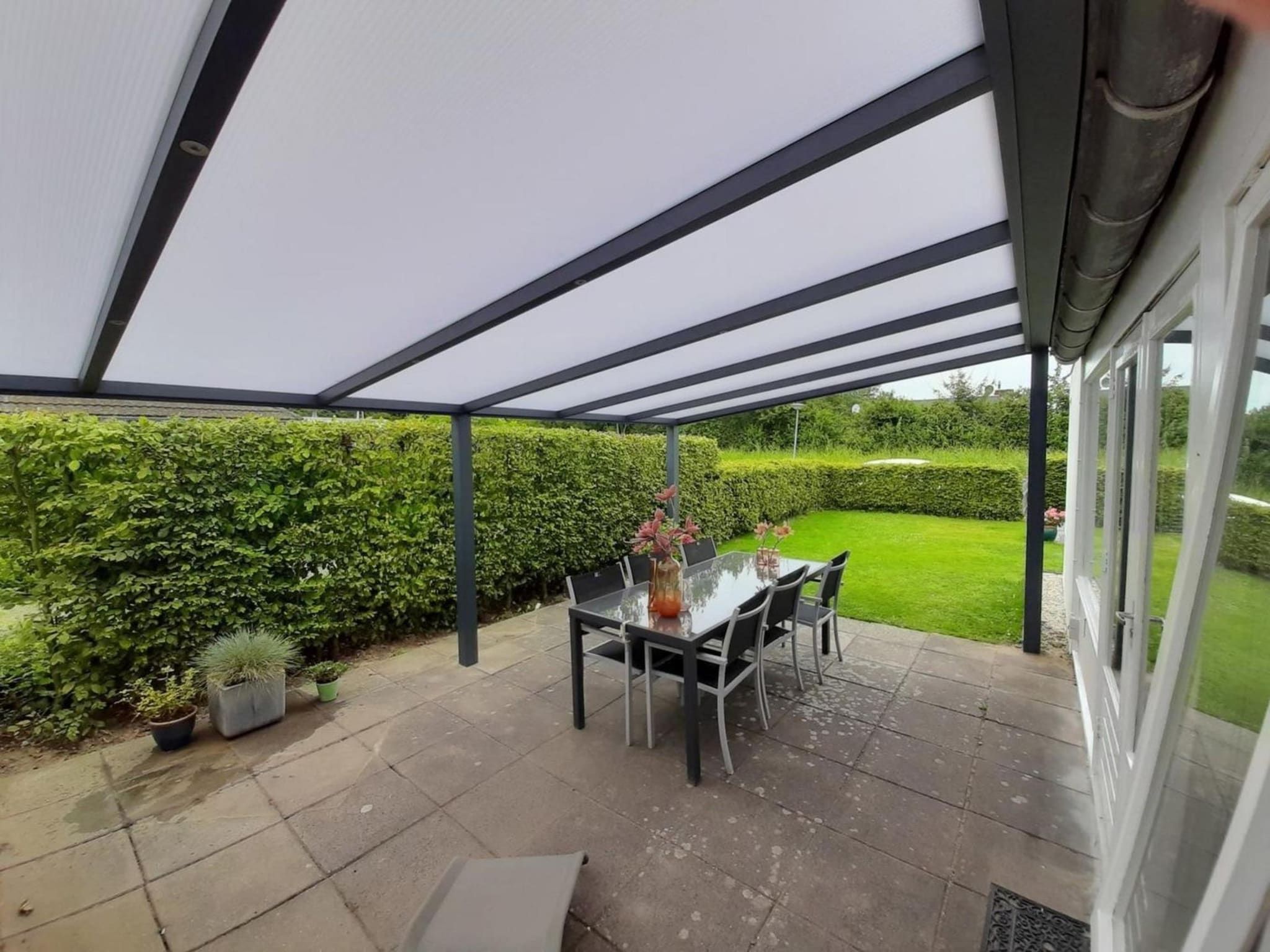 Het terras van Schoneveld 121 Duinroos Breskens in Breskens