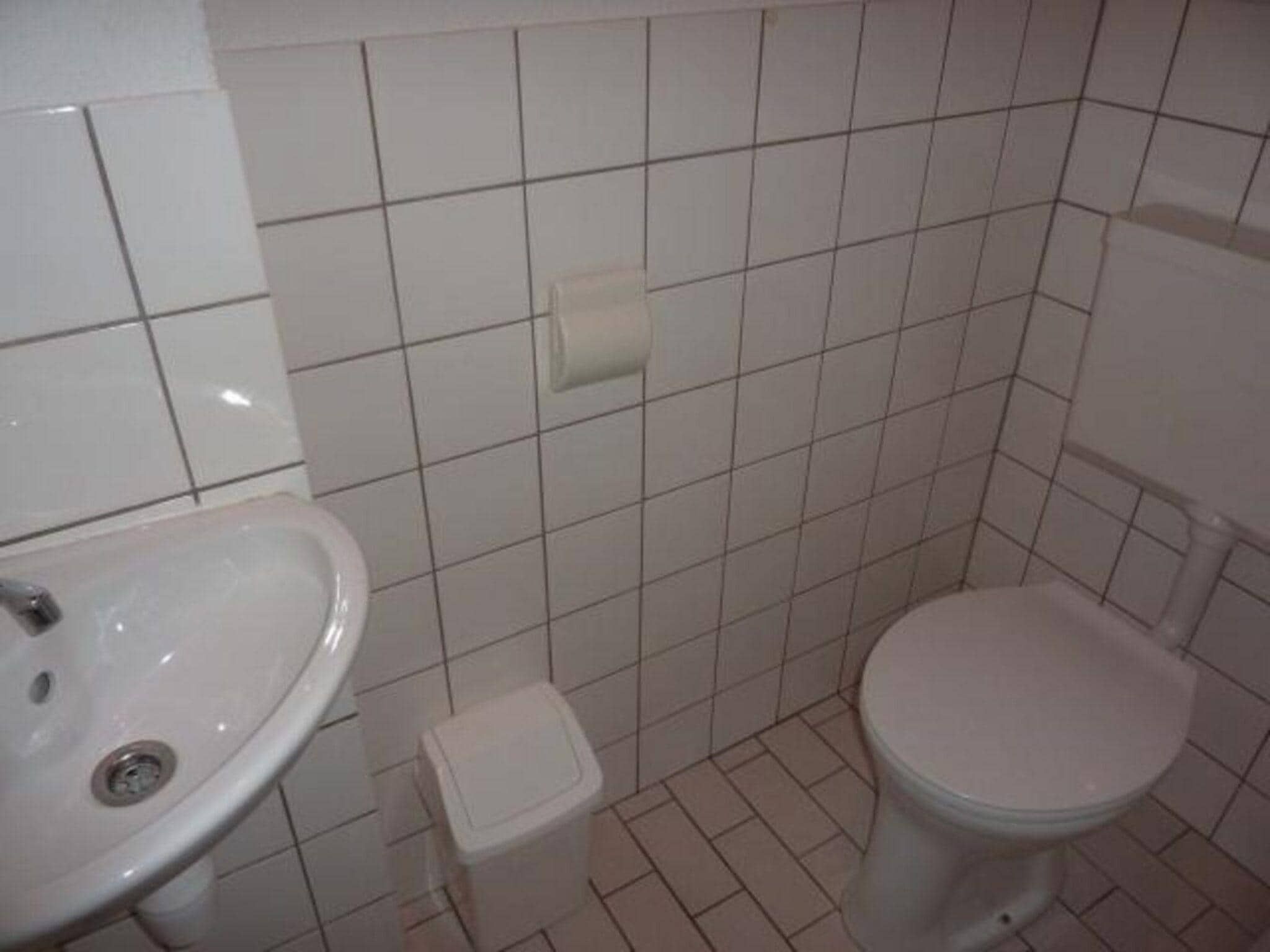 De badkamer van Schoneveld 367 Strandparel Breskens in Breskens