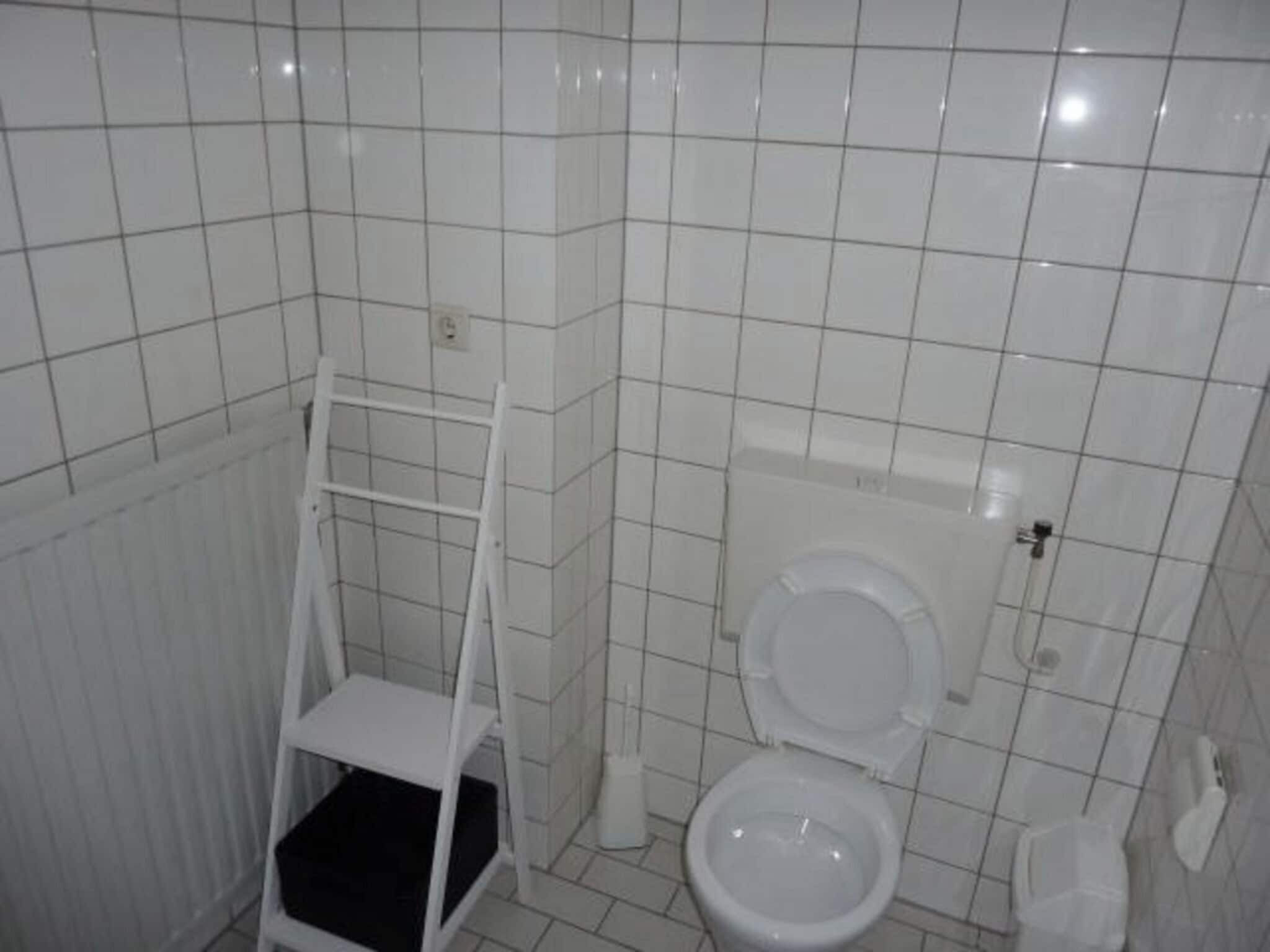 De badkamer van Schoneveld 367 Strandparel Breskens in Breskens