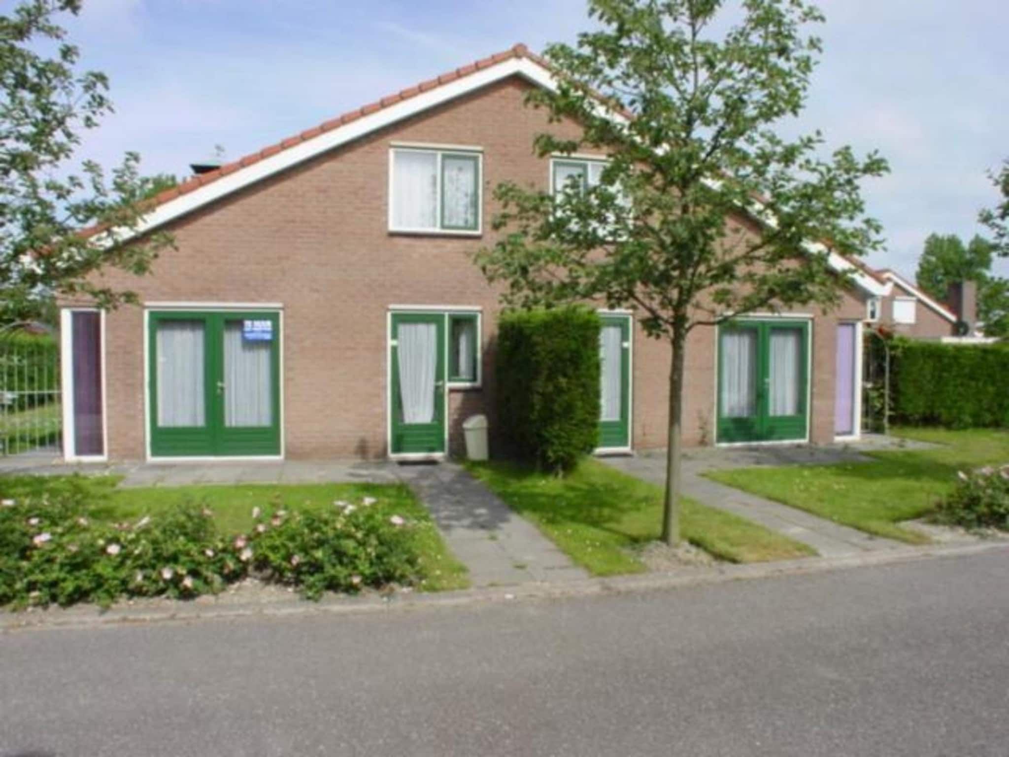 De buitenkant van Schoneveld 367 Strandparel Breskens in Breskens
