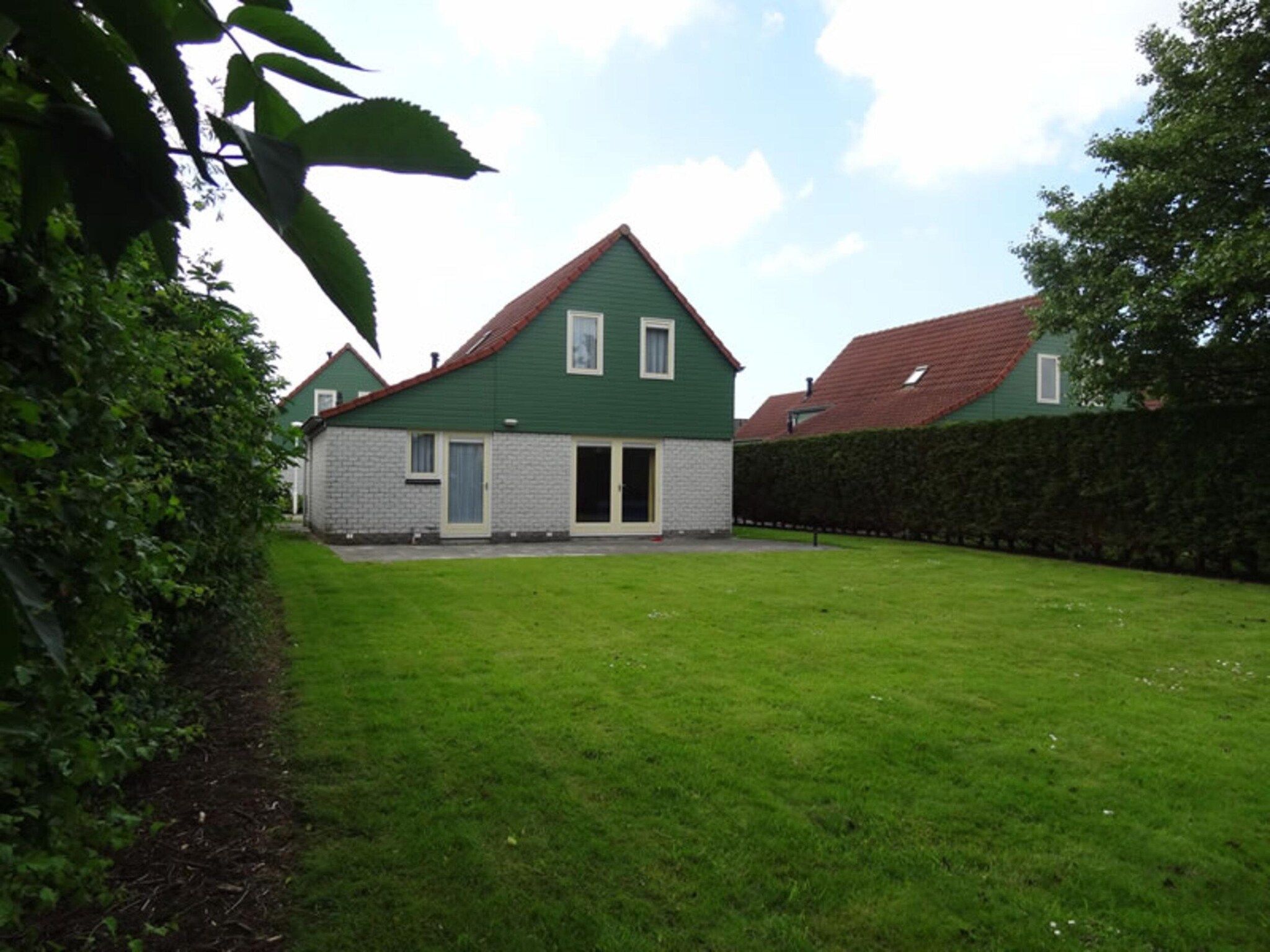 De tuin van Villapark De Oesterbaai 64 in Wemeldinge