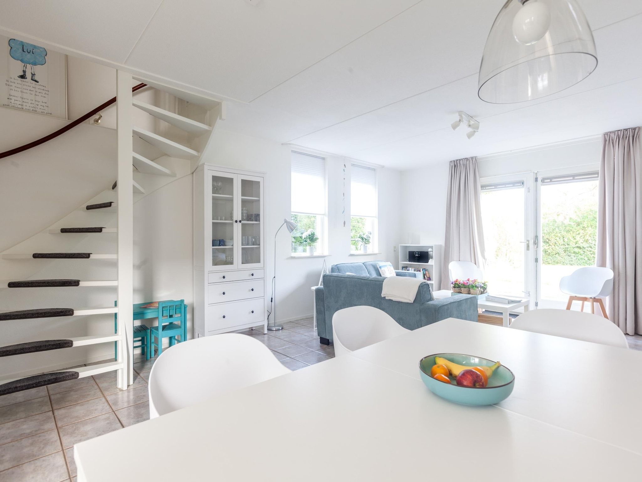 De eetkamer van Villapark De Oesterbaai 64 in Wemeldinge