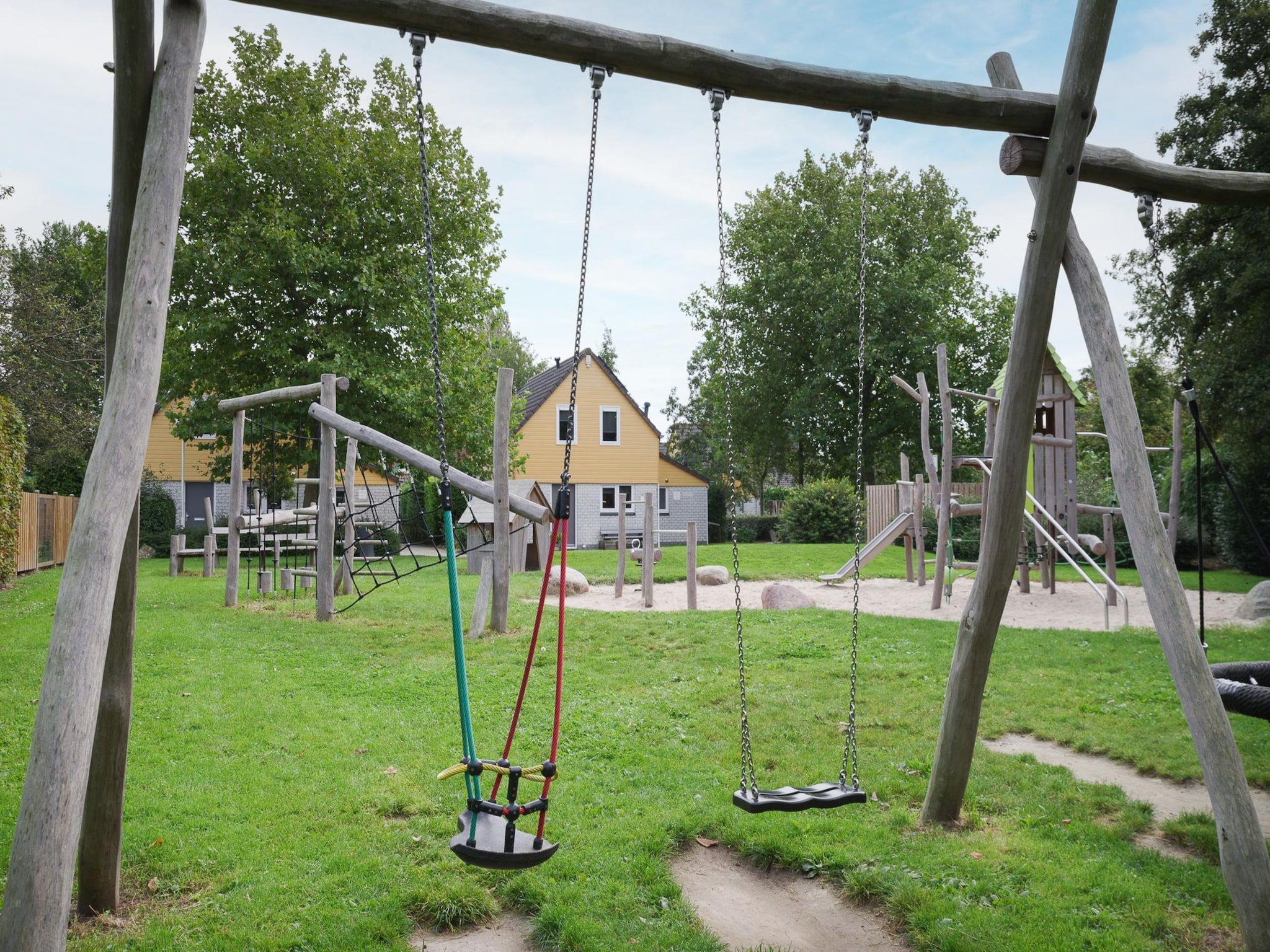 De tuin van Villapark De Oesterbaai 77 in Wemeldinge