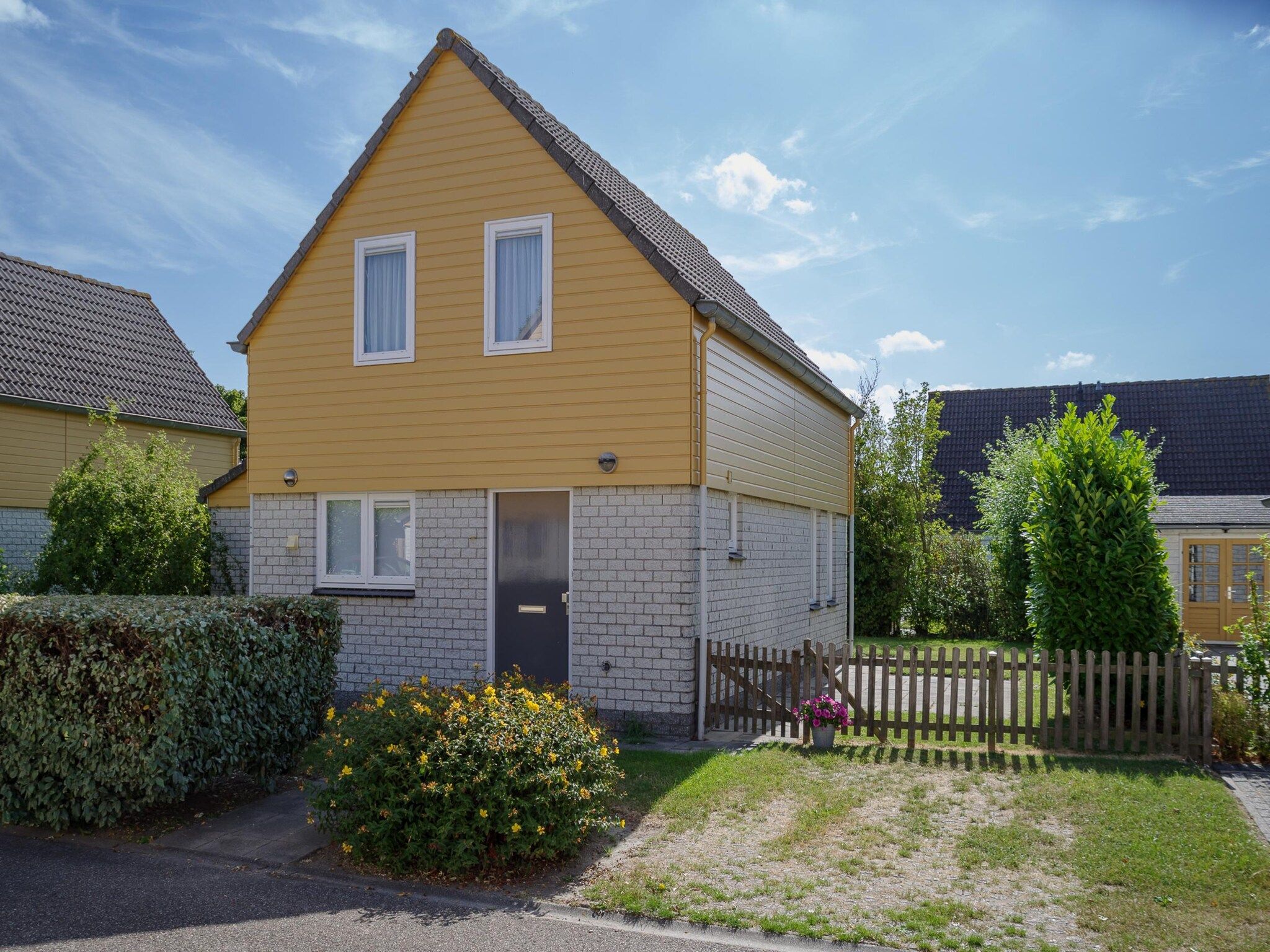 De buitenkant van Villapark De Oesterbaai 77 in Wemeldinge