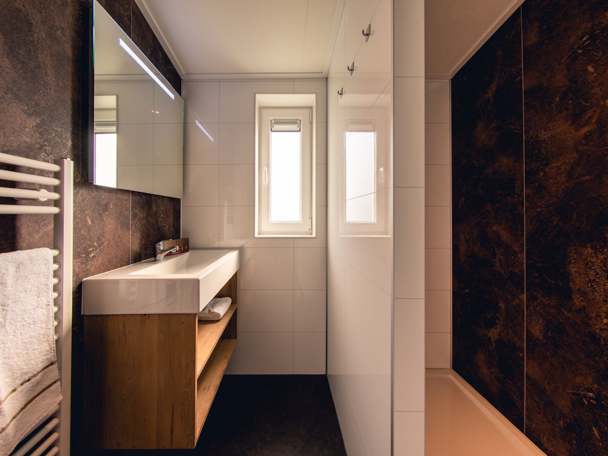 De badkamer van Raccoon Lodge in Slagharen