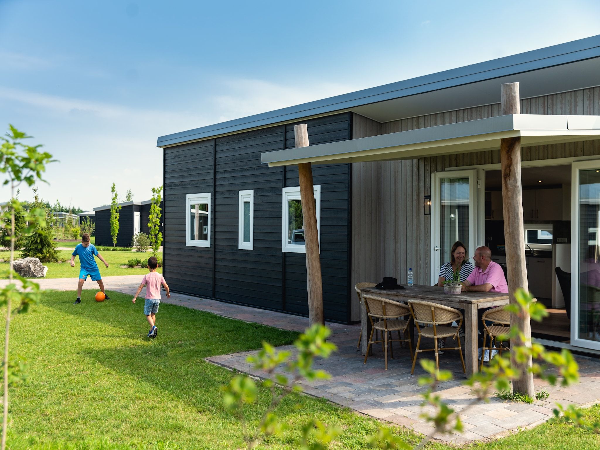 De buitenkant van Raccoon Lodge in Slagharen