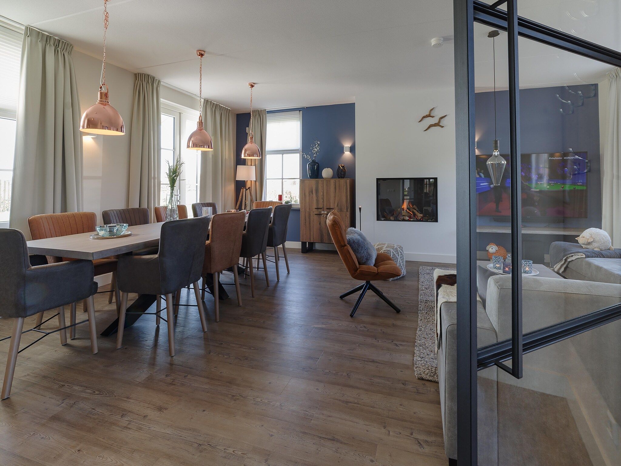 De eetkamer van Game Villa in Colijnsplaat