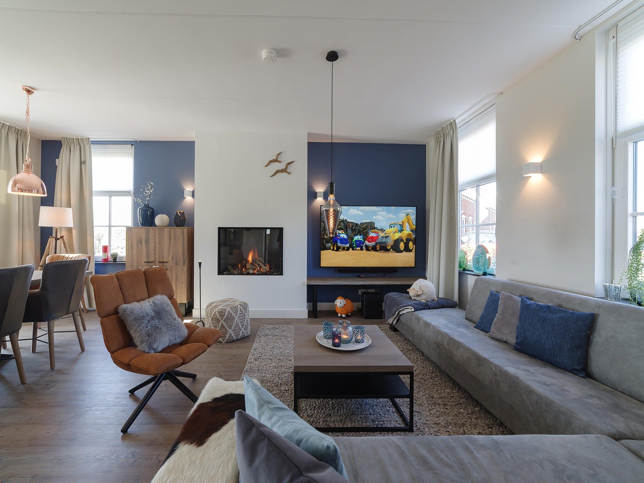 De woonkamer van Game Villa in Colijnsplaat