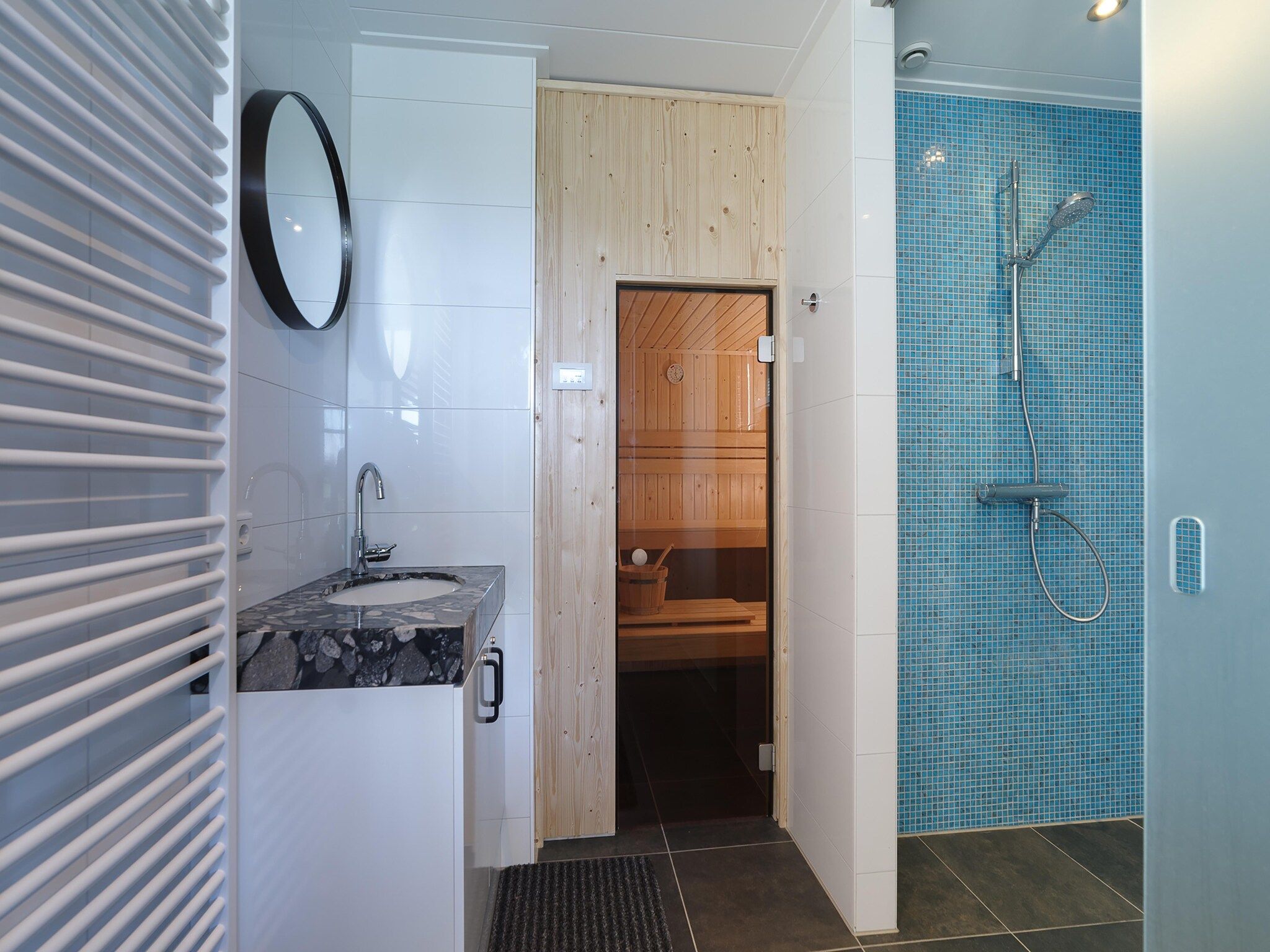 De badkamer van Game Villa in Colijnsplaat