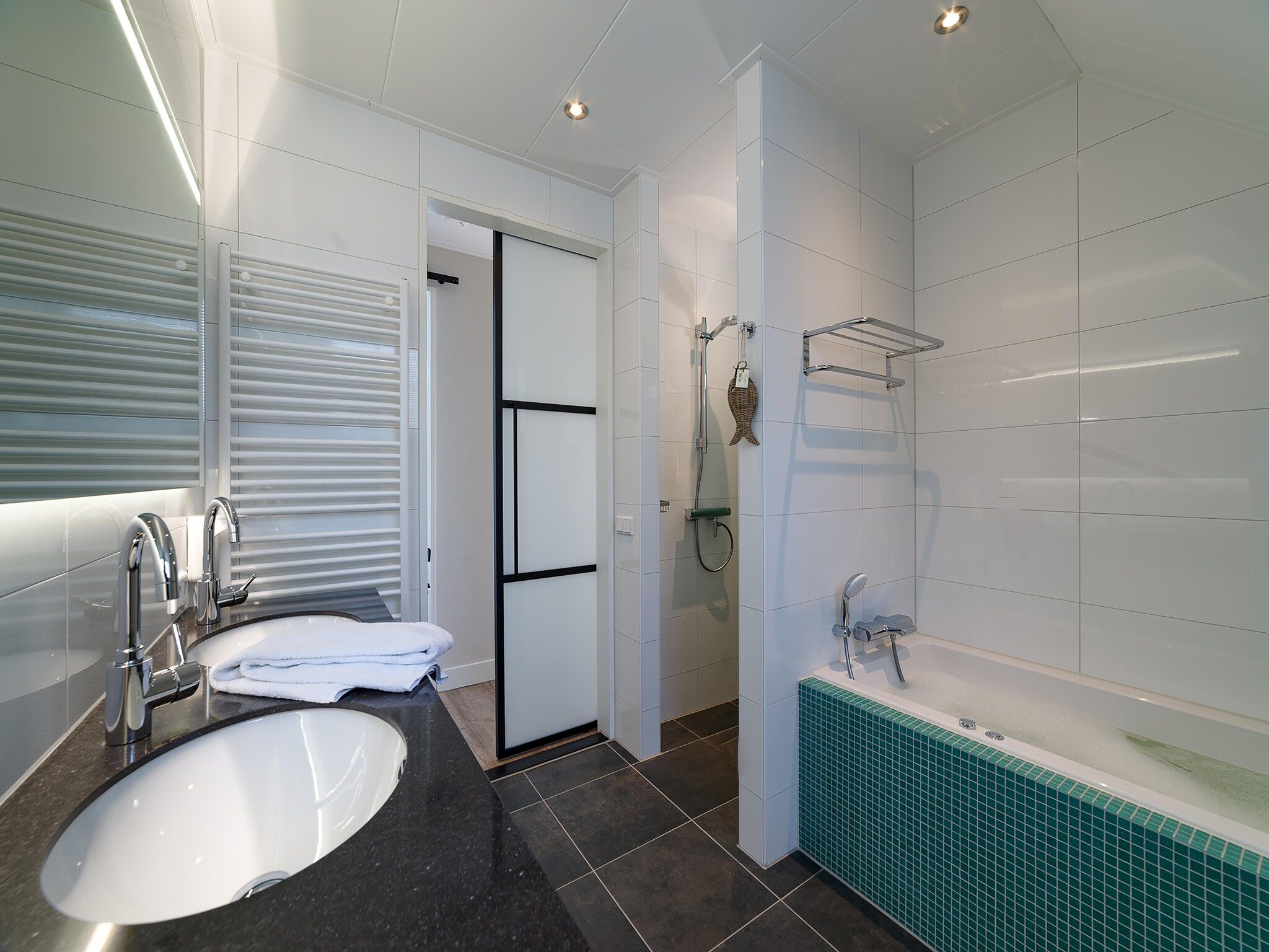 De badkamer van Game Villa in Colijnsplaat