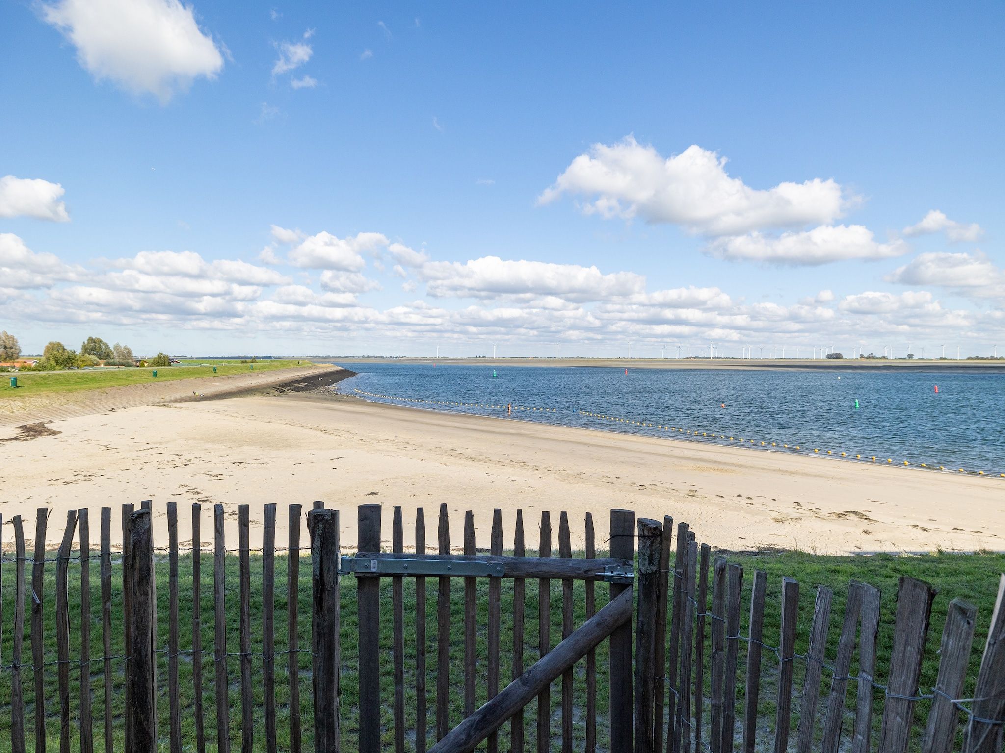 Het uitzicht vanaf Appartement Vista Maris "Charlotte's Parel" - Havenweg 8-44  Sint-Annaland in Sint-Annaland